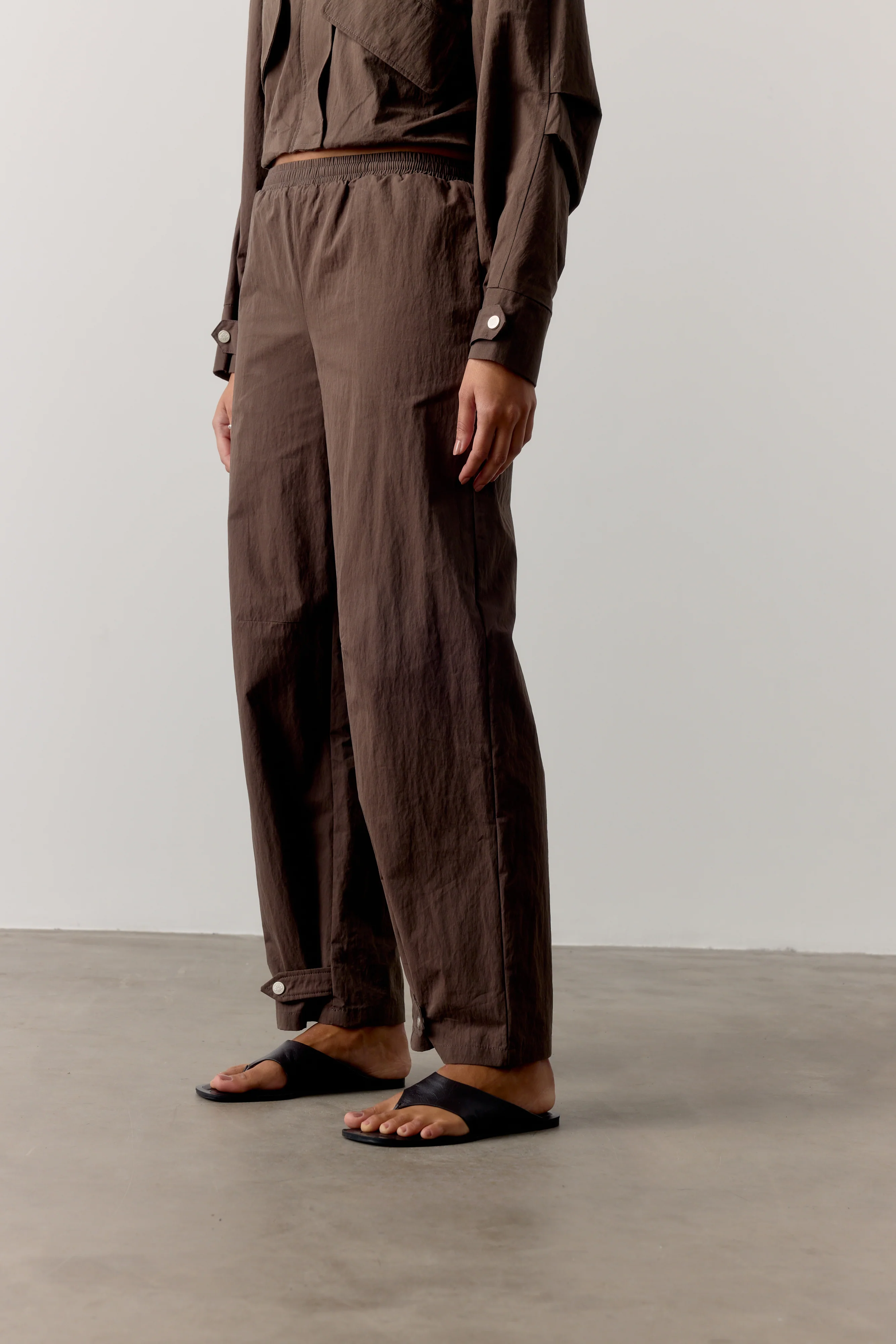 BARREL LEG SHELL TROUSERS - BROWN - Image 2