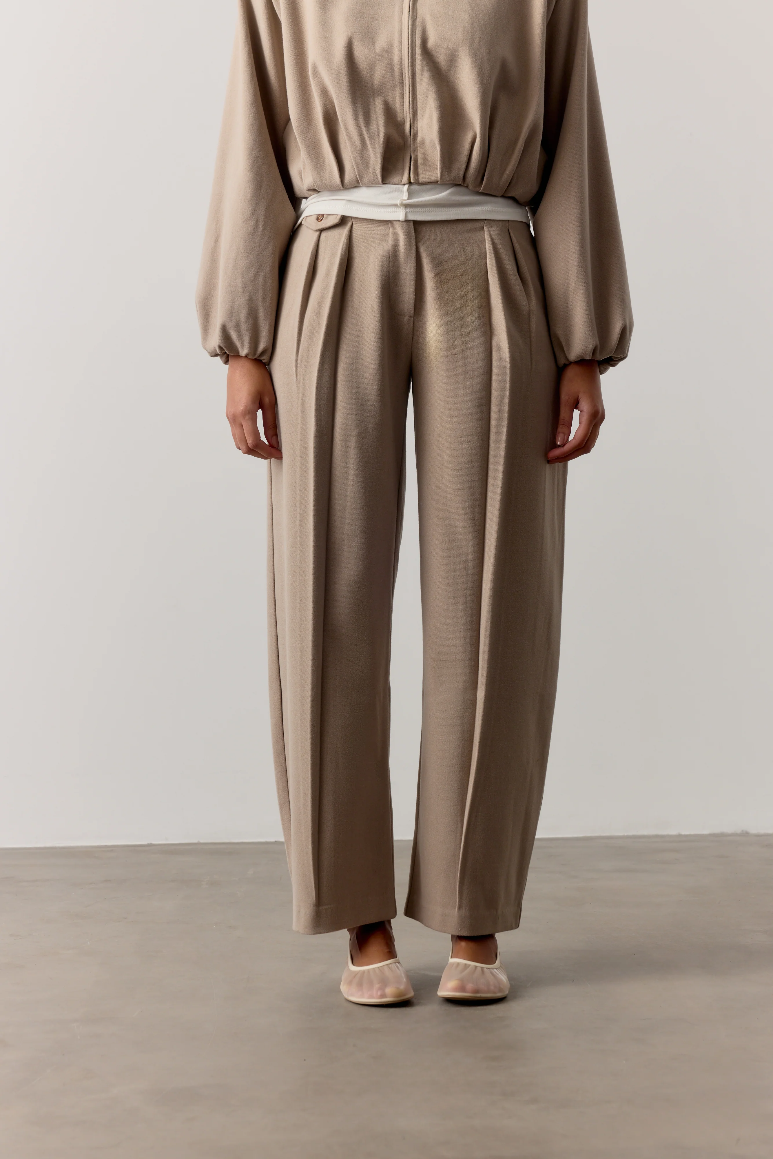 BARREL LEG SMART TROUSERS - BEIGE - Image 4