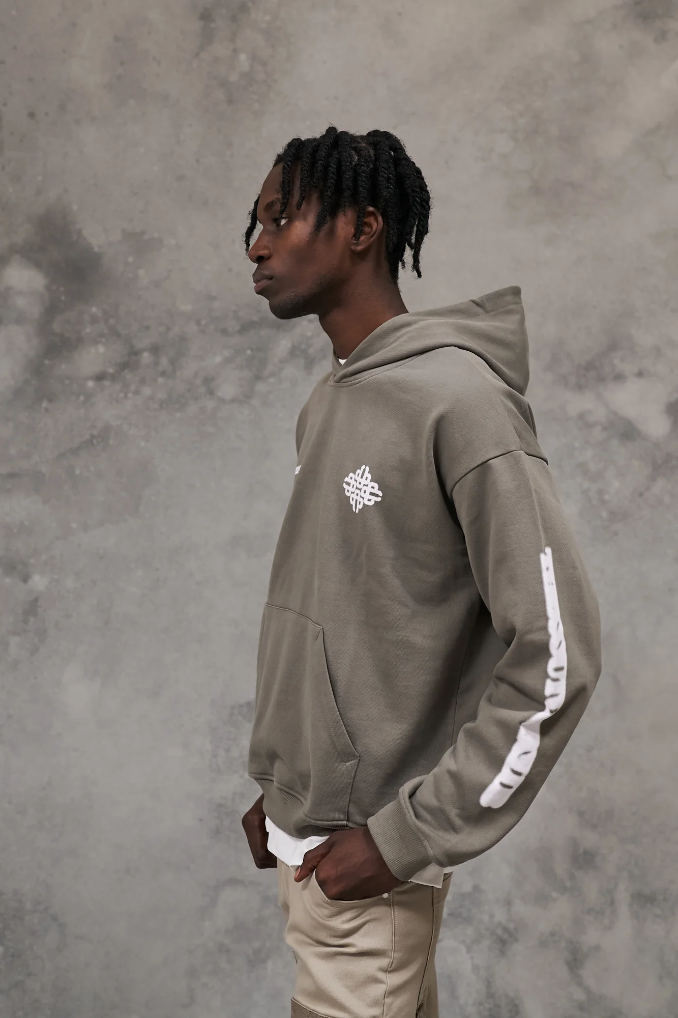 BLURRED EMBLEM GRAPHIC HOODIE - KHAKI - Image 5