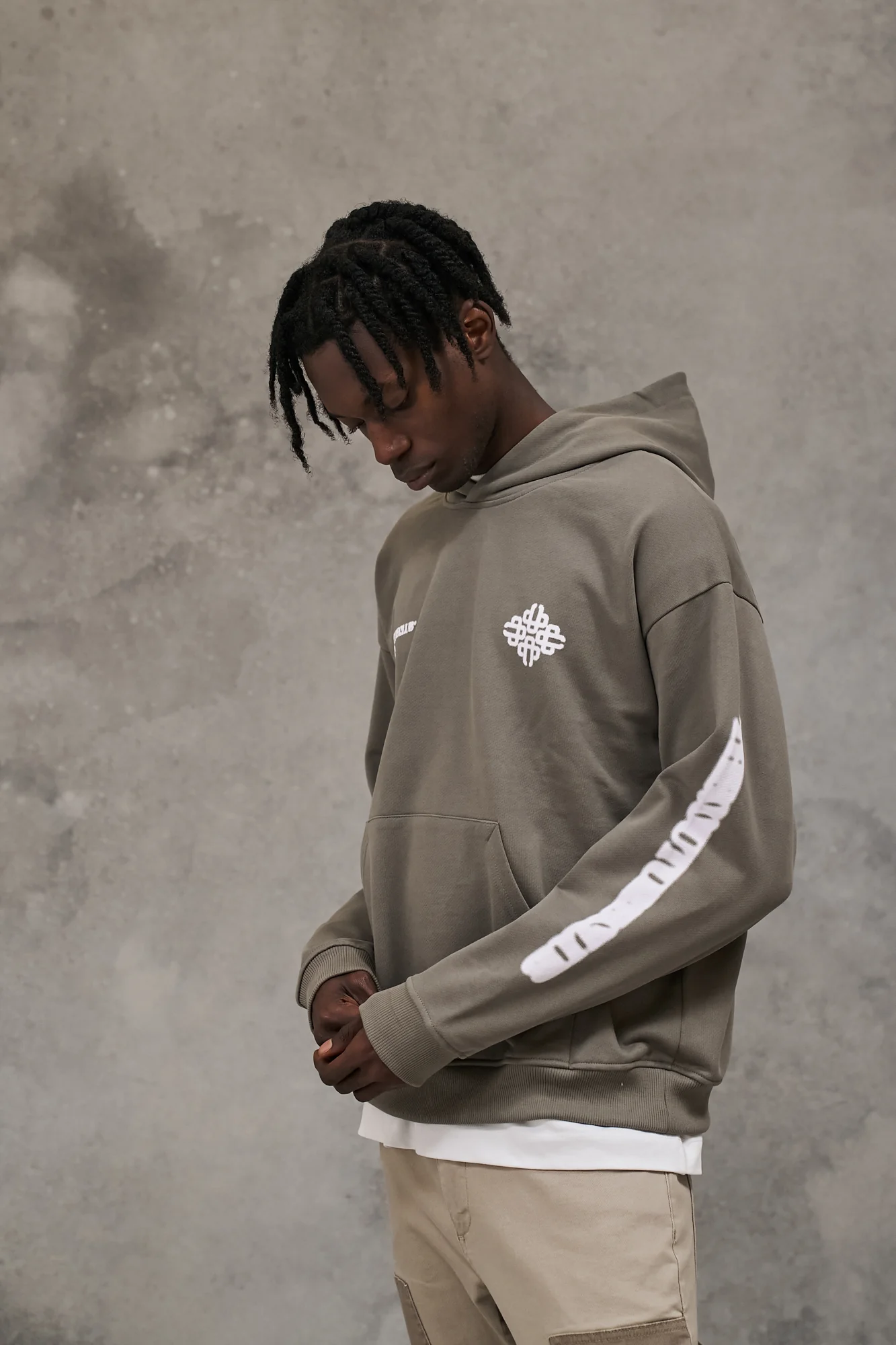 BLURRED EMBLEM GRAPHIC HOODIE - KHAKI - Image 7