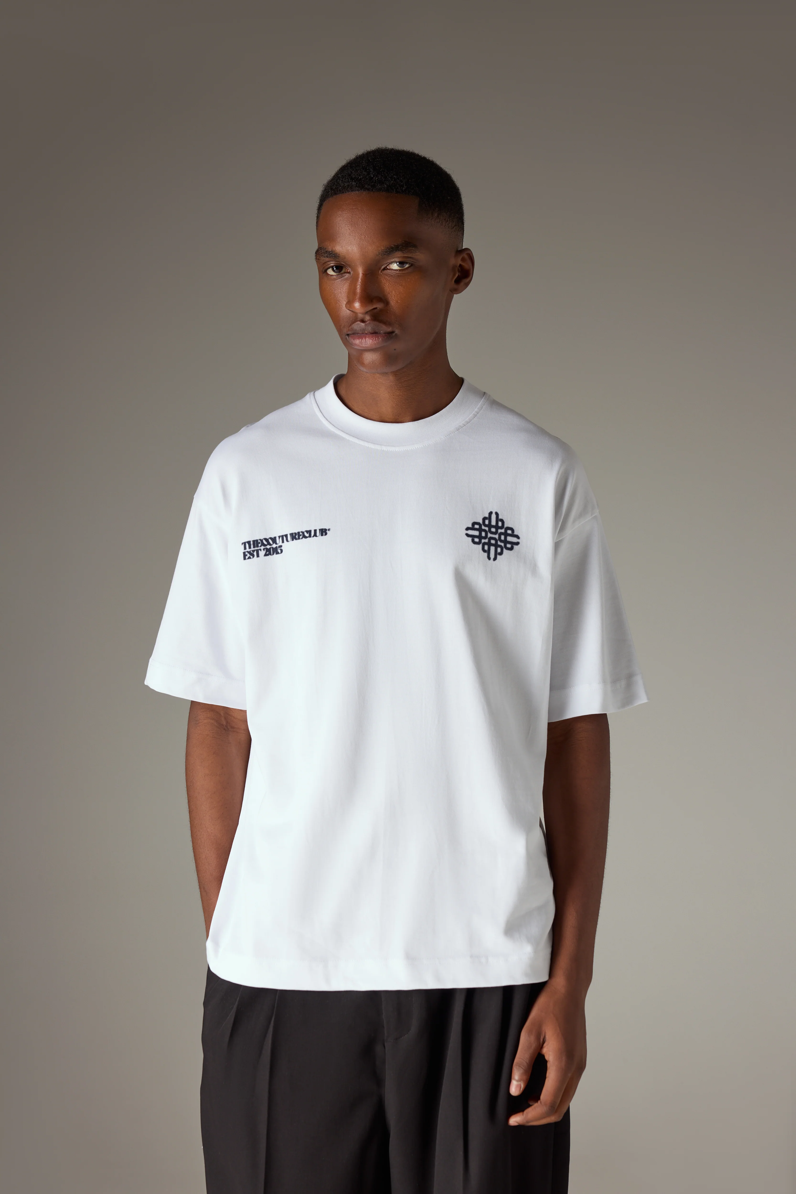 BLURRED GRAPHIC EMBLEM T-SHIRT - NAVY - Image 4