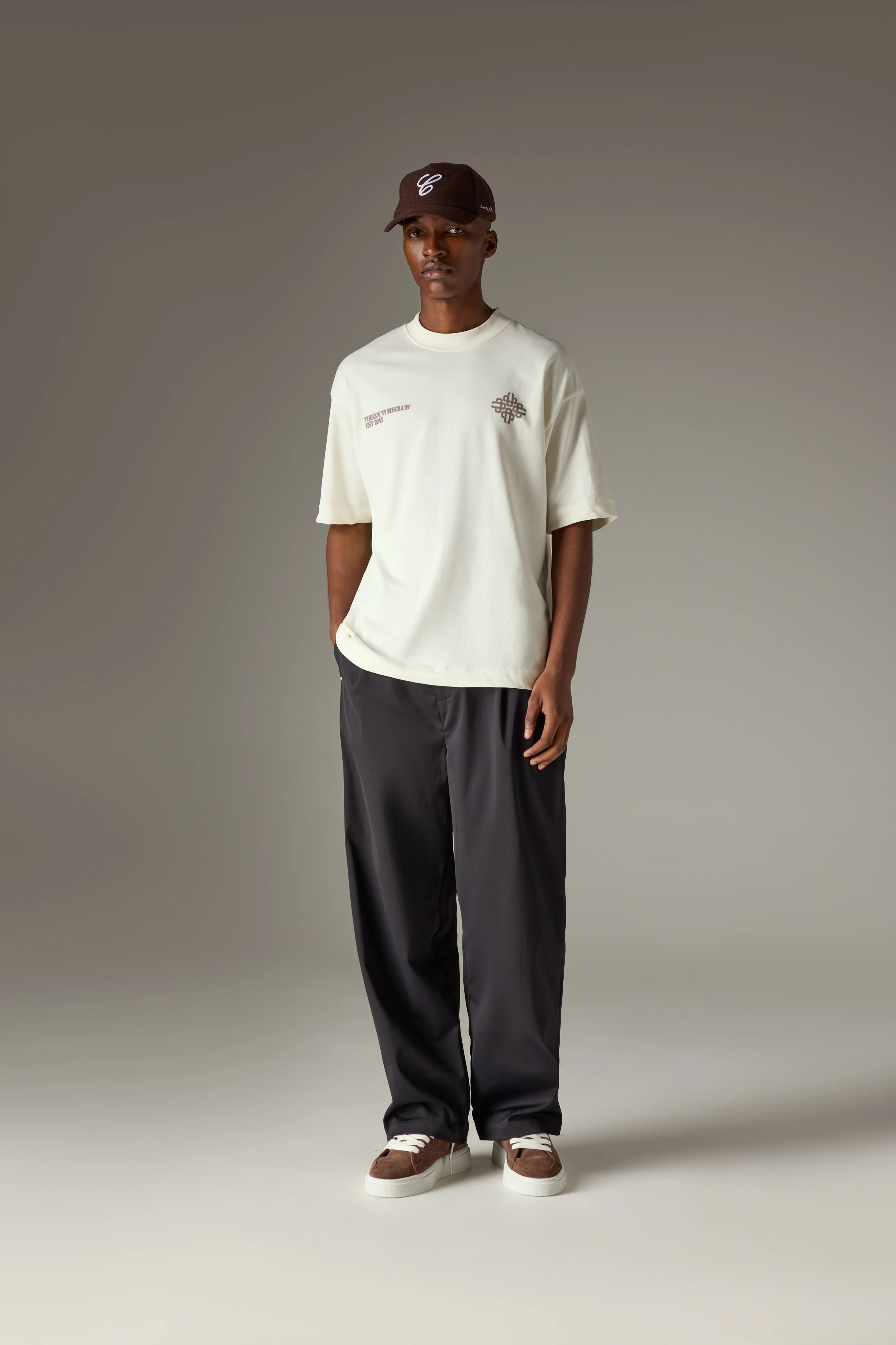 BLURRED GRAPHIC EMBLEM T-SHIRT - OFF WHITE - Image 3