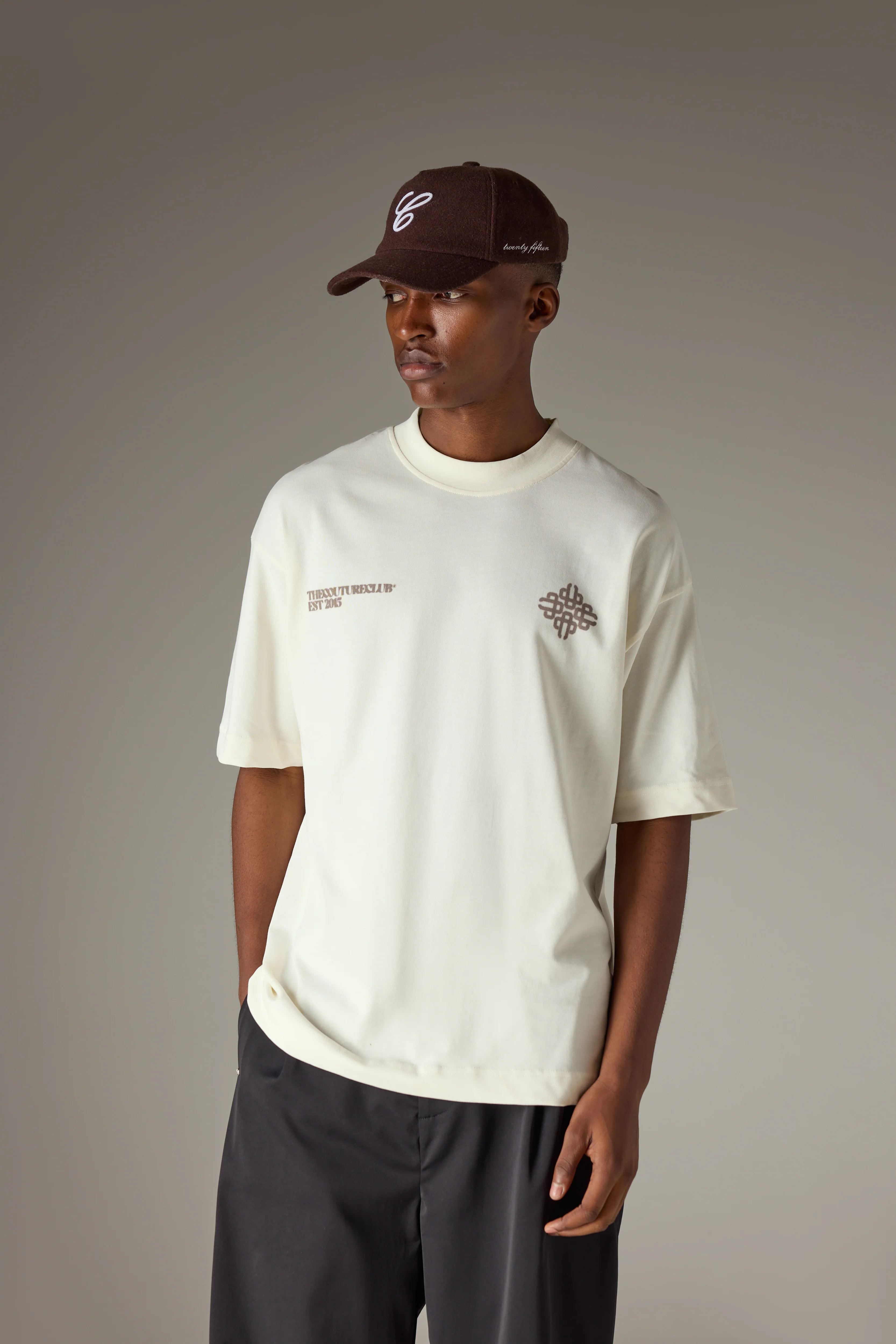 BLURRED GRAPHIC EMBLEM T-SHIRT - OFF WHITE - Image 4