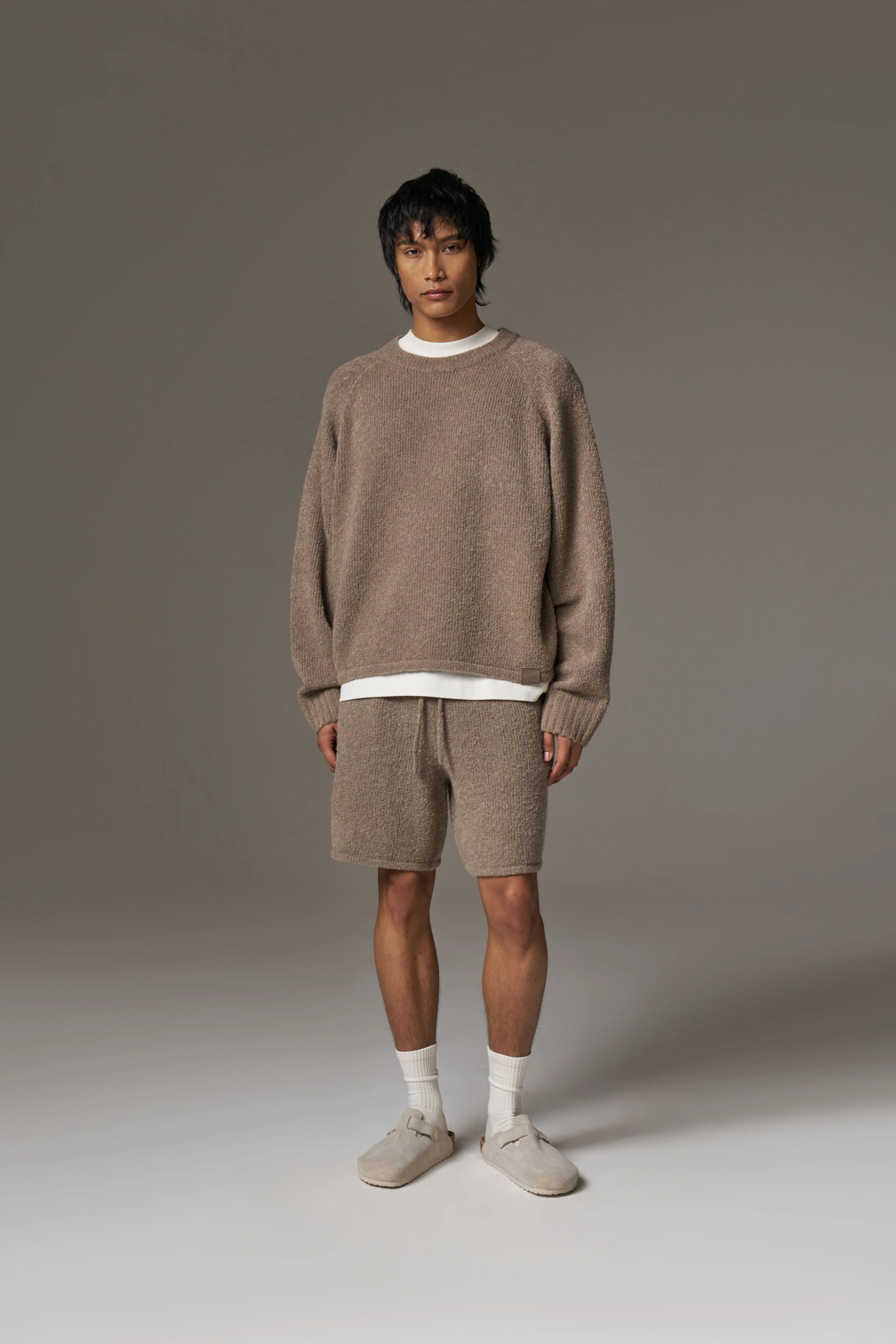 BOUCLE KNIT RAGLAN CREW - BROWN - Image 10