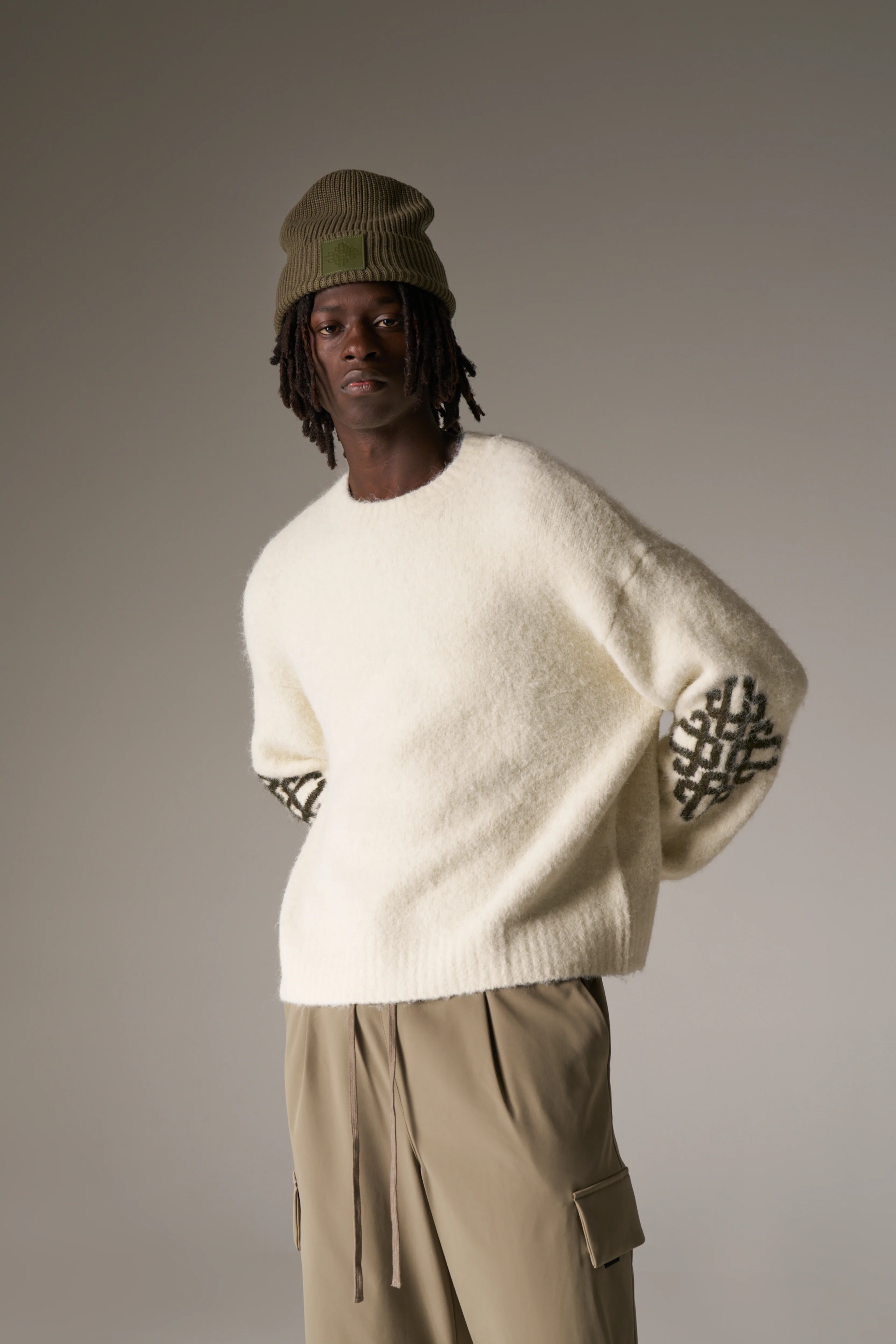 BRUSHED EMBLEM SLEEVE KNITTED CREW - OFF WHITE - Image 2