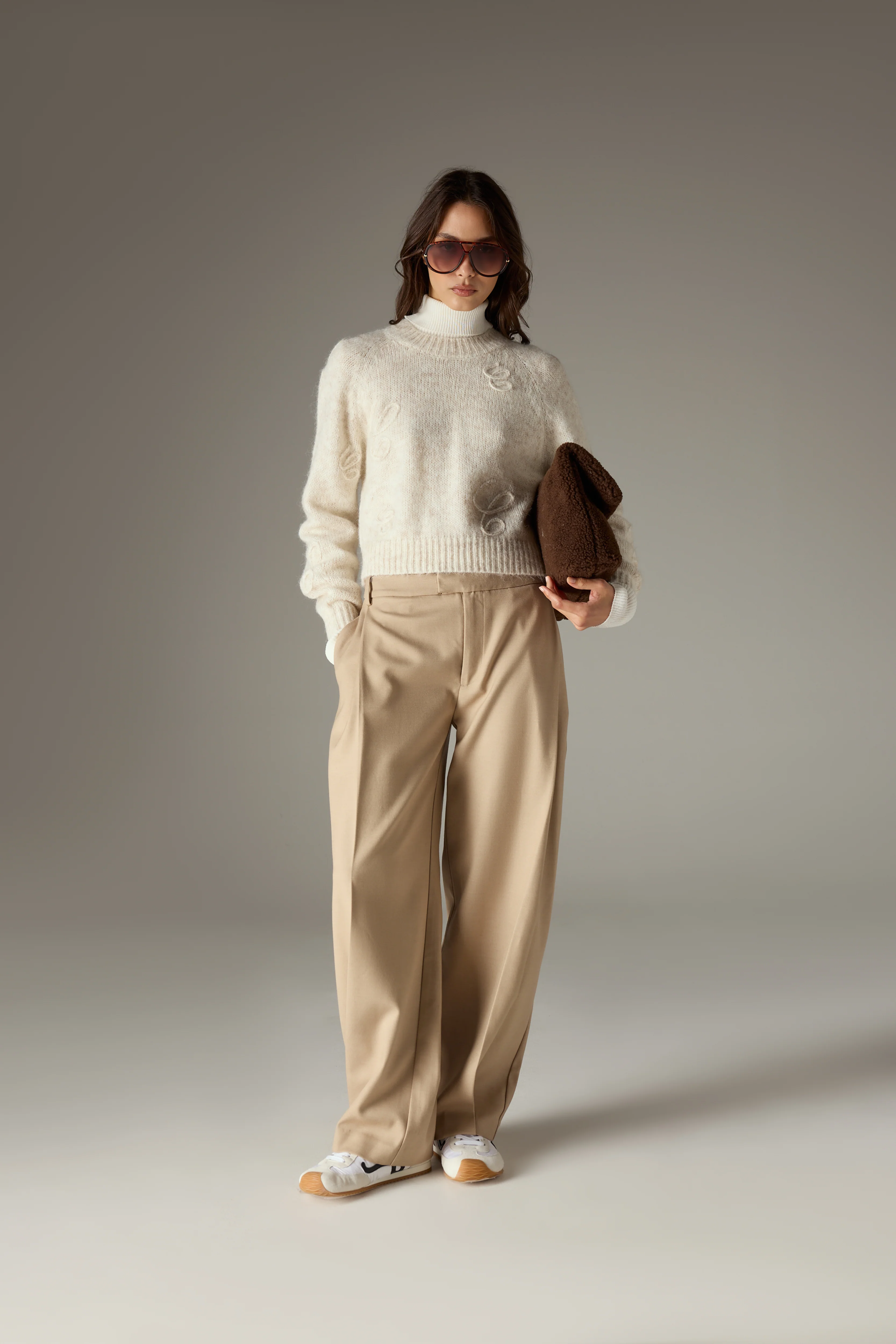C SCRIPT EMBROIDERED OVERSIZED EMBLEM JUMPER - BEIGE - Image 3