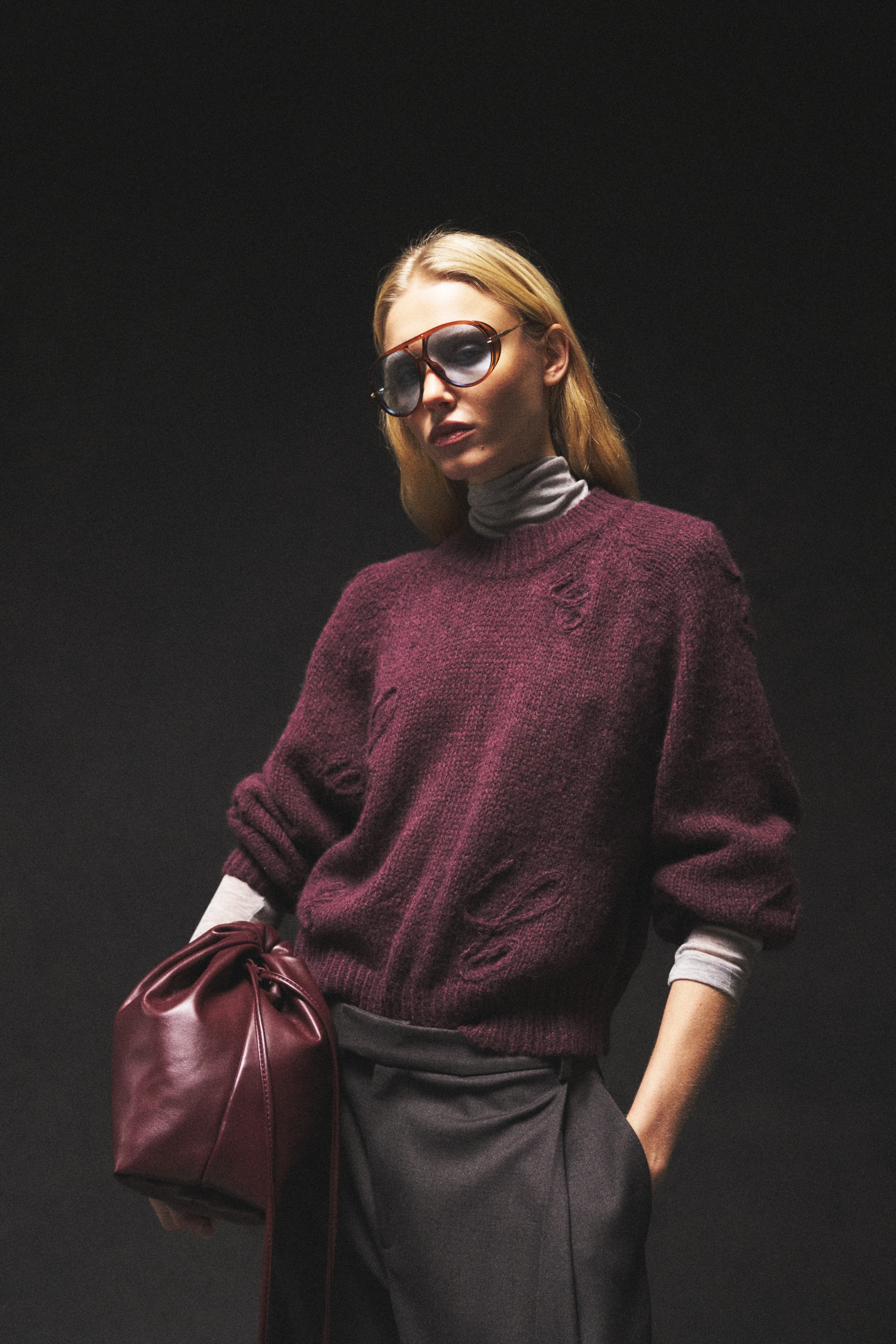 C SCRIPT EMBROIDERED OVERSIZED EMBLEM JUMPER - PLUM - Image 3