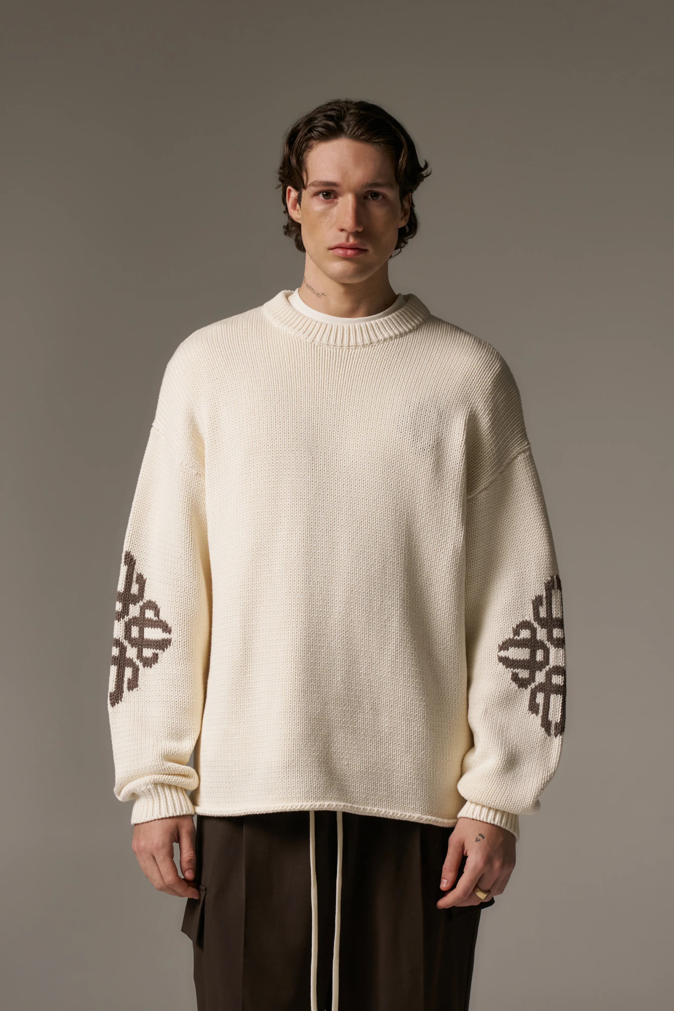 CHUNKY KNIT EMBLEM JUMPER - OFF WHITE - Image 4