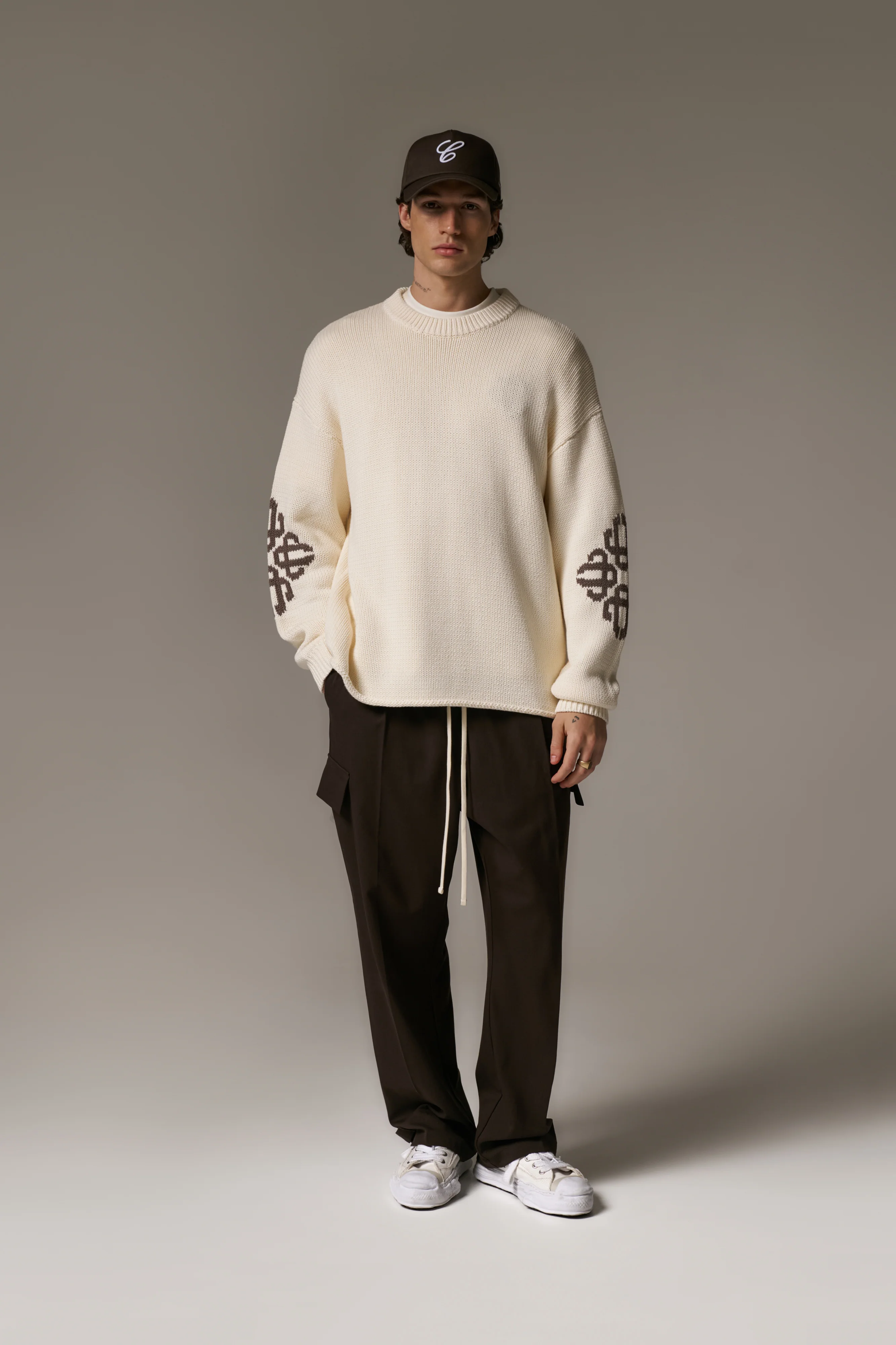 CHUNKY KNIT EMBLEM JUMPER - OFF WHITE - Image 5