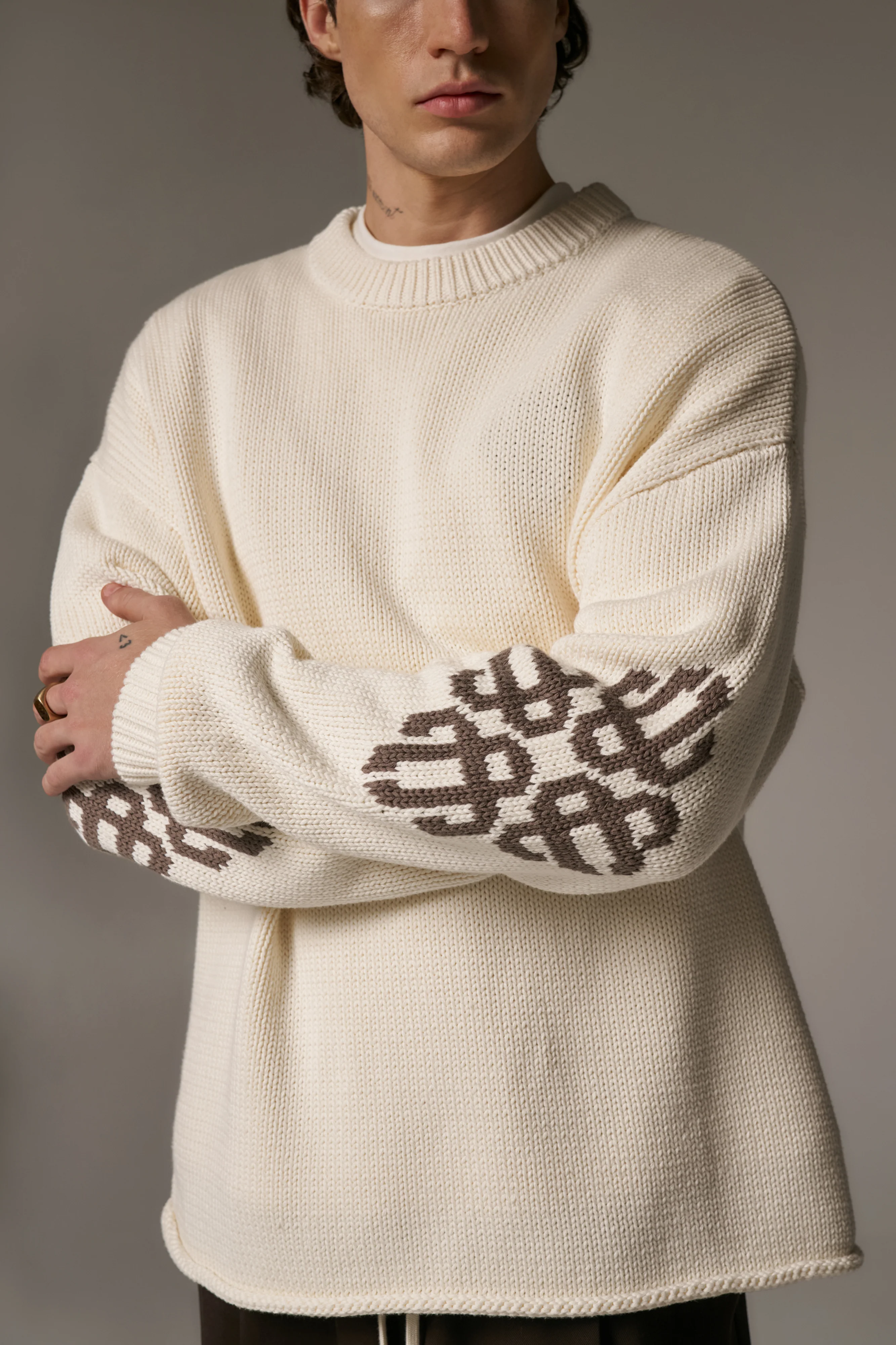 CHUNKY KNIT EMBLEM JUMPER - OFF WHITE - Image 7