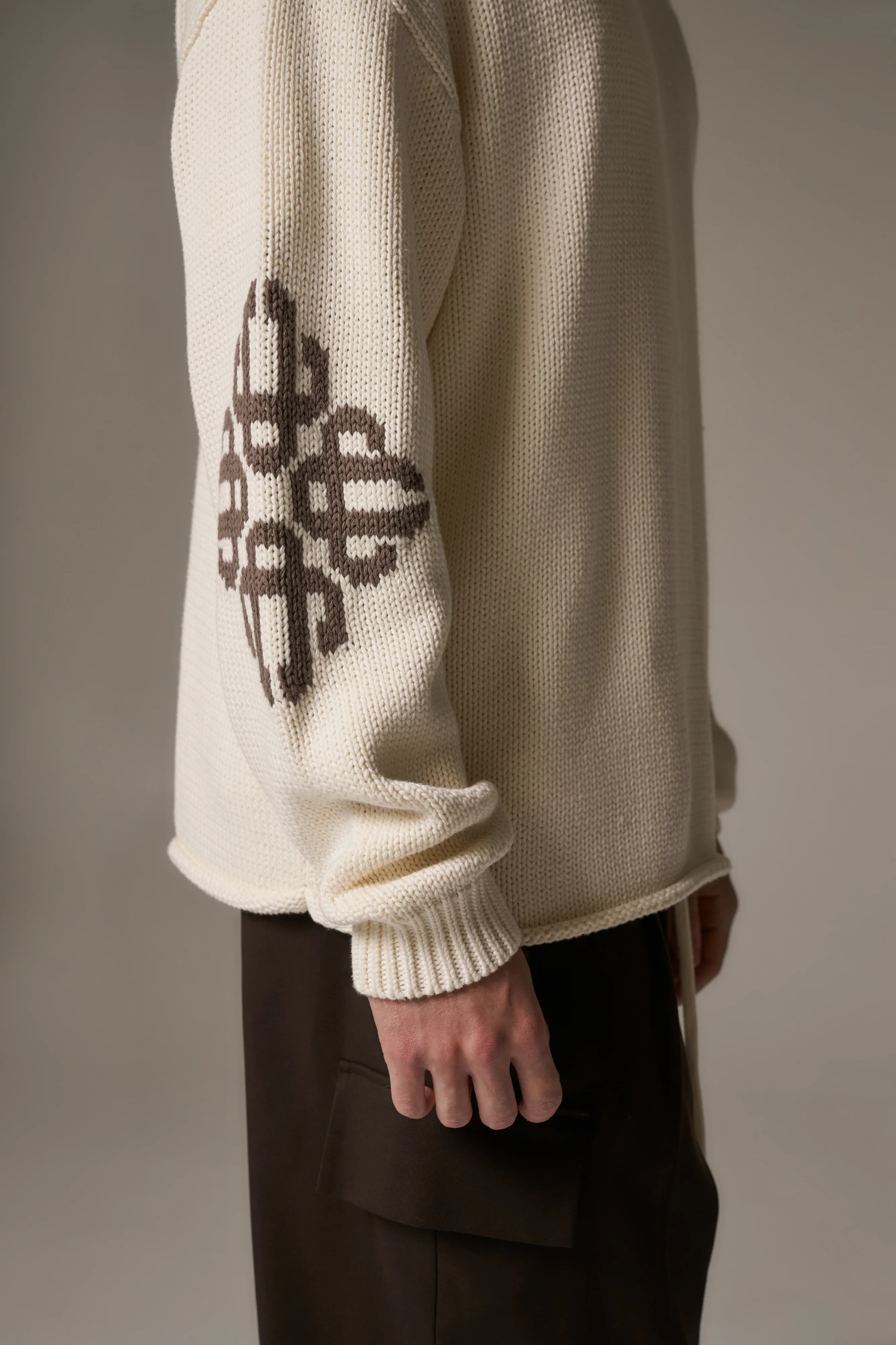 CHUNKY KNIT EMBLEM JUMPER - OFF WHITE - Image 8