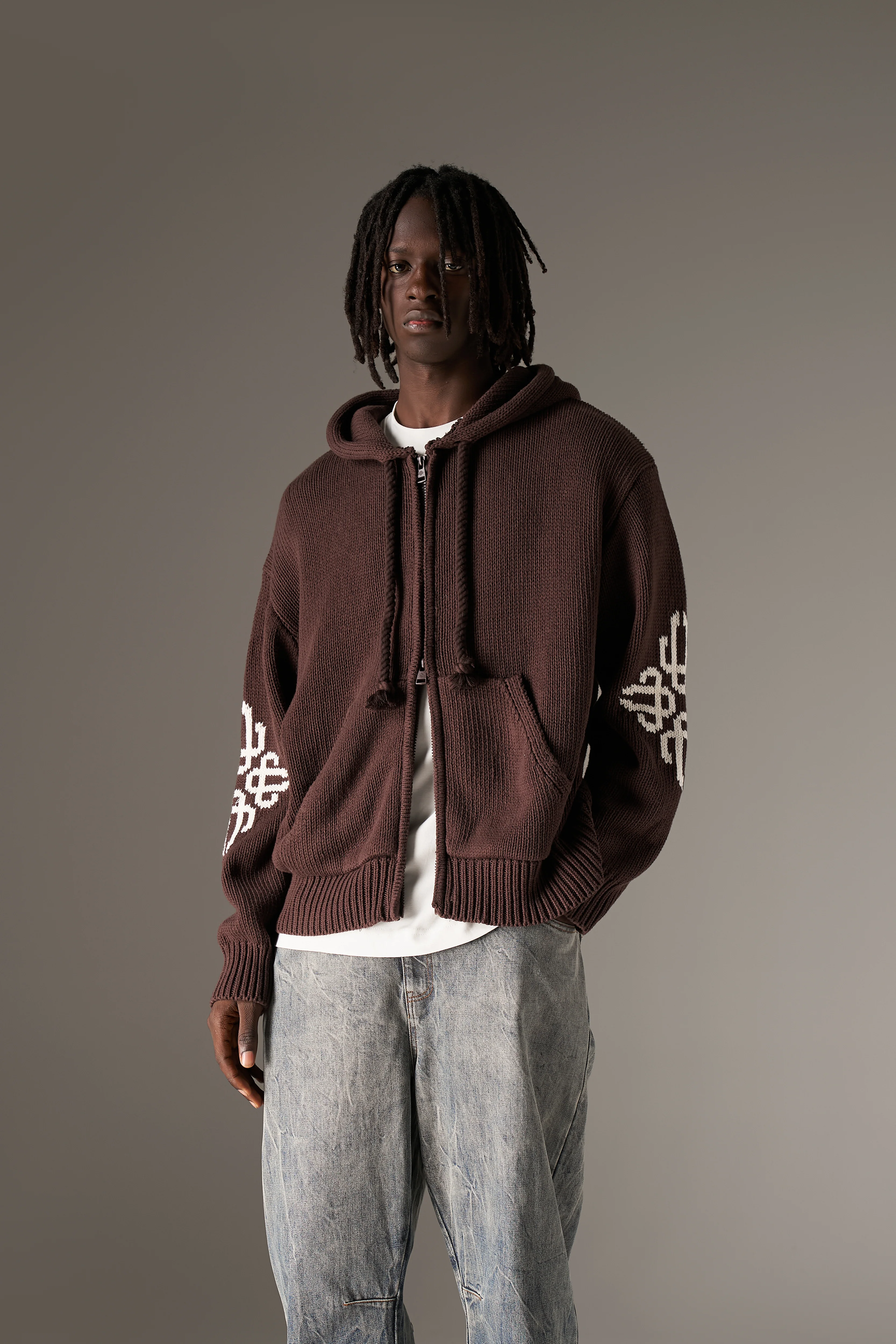 CHUNKY KNIT EMBLEM ZIP THROUGH HOODIE - CHOCOLATE - Image 3
