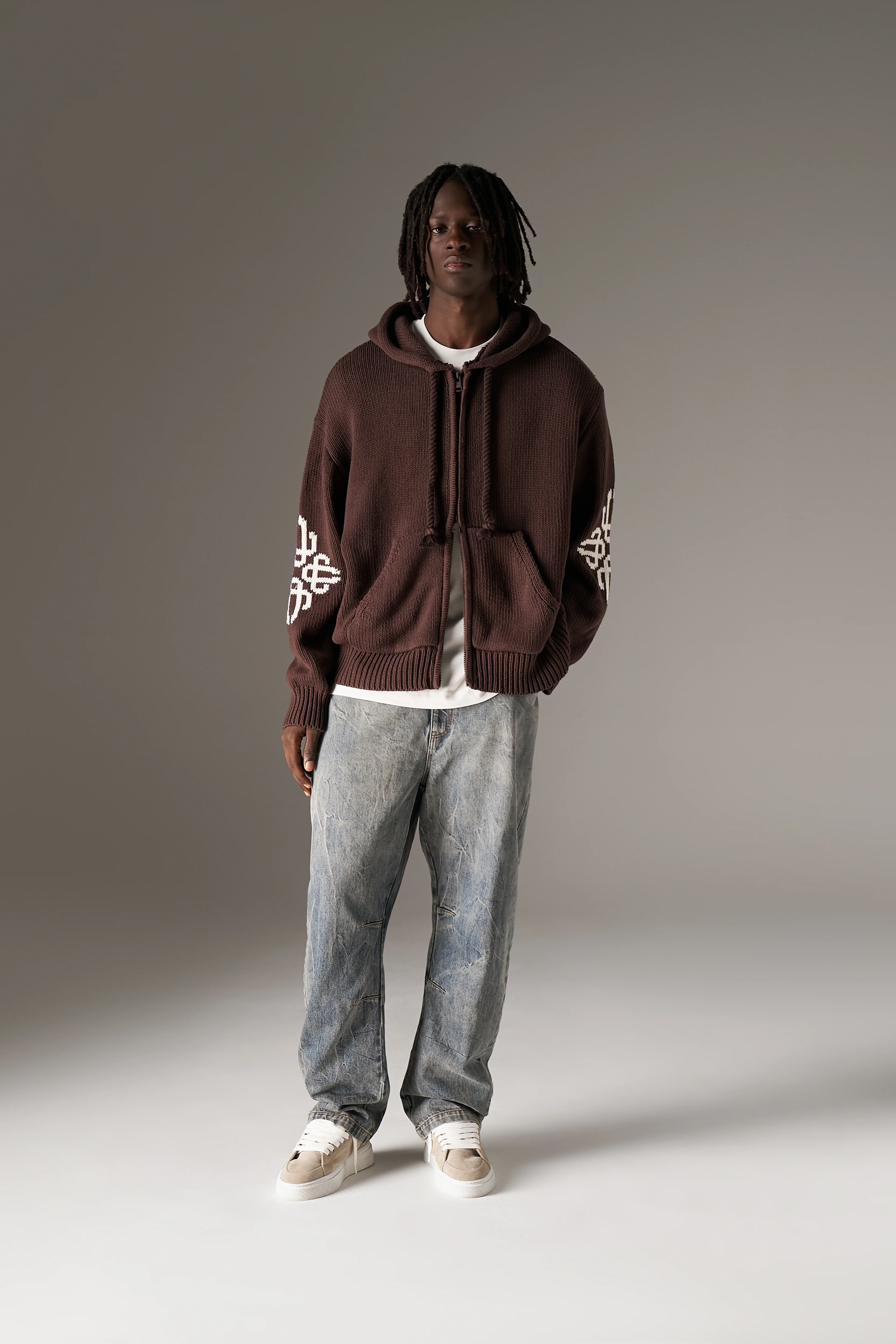 CHUNKY KNIT EMBLEM ZIP THROUGH HOODIE - CHOCOLATE - Image 4