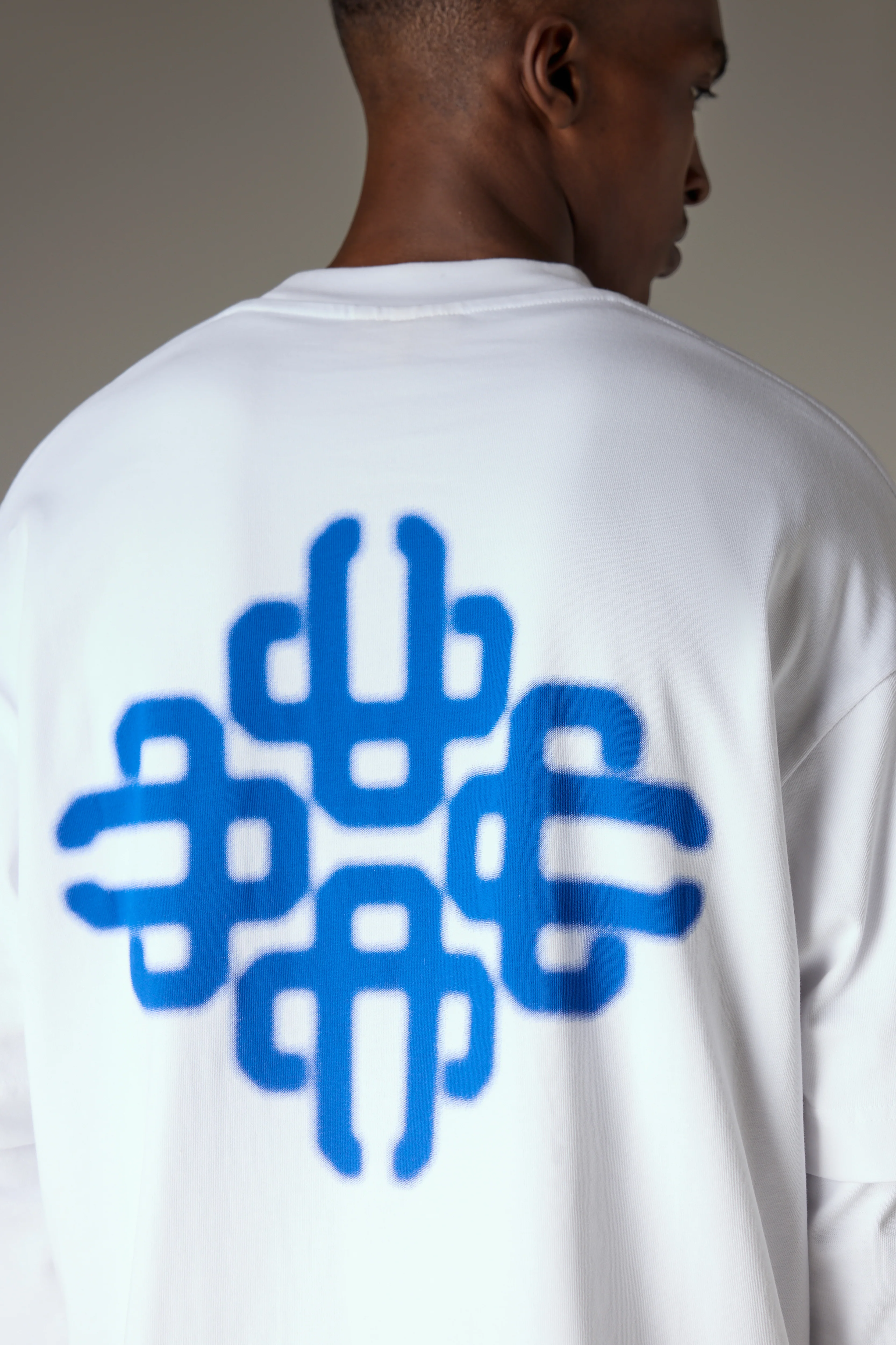 BLURRED GRAPHIC EMBLEM T-SHIRT - COBALT - Image 5