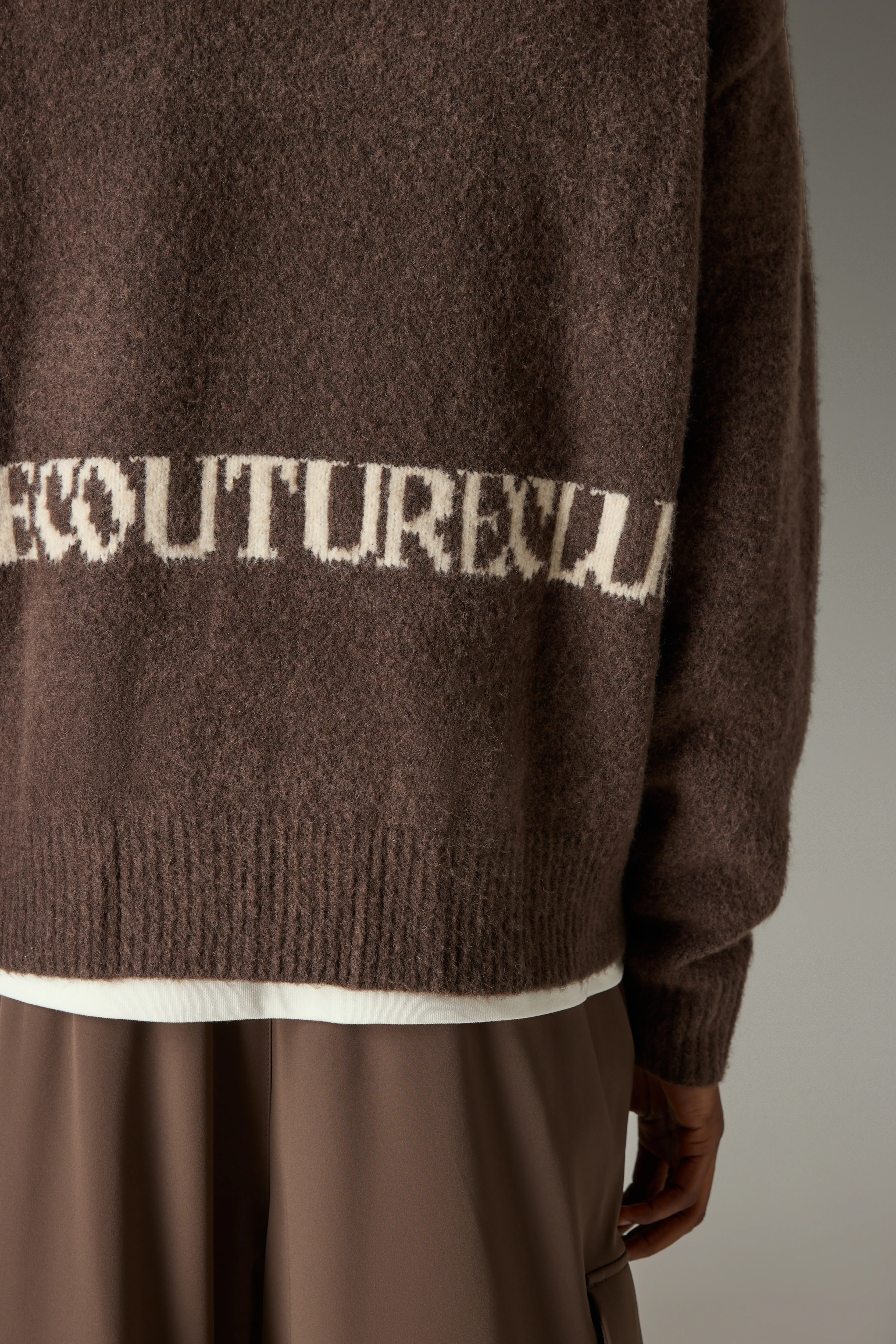 COPYRIGHT BRUSHED KNIT JUMPER - BROWN - Image 5