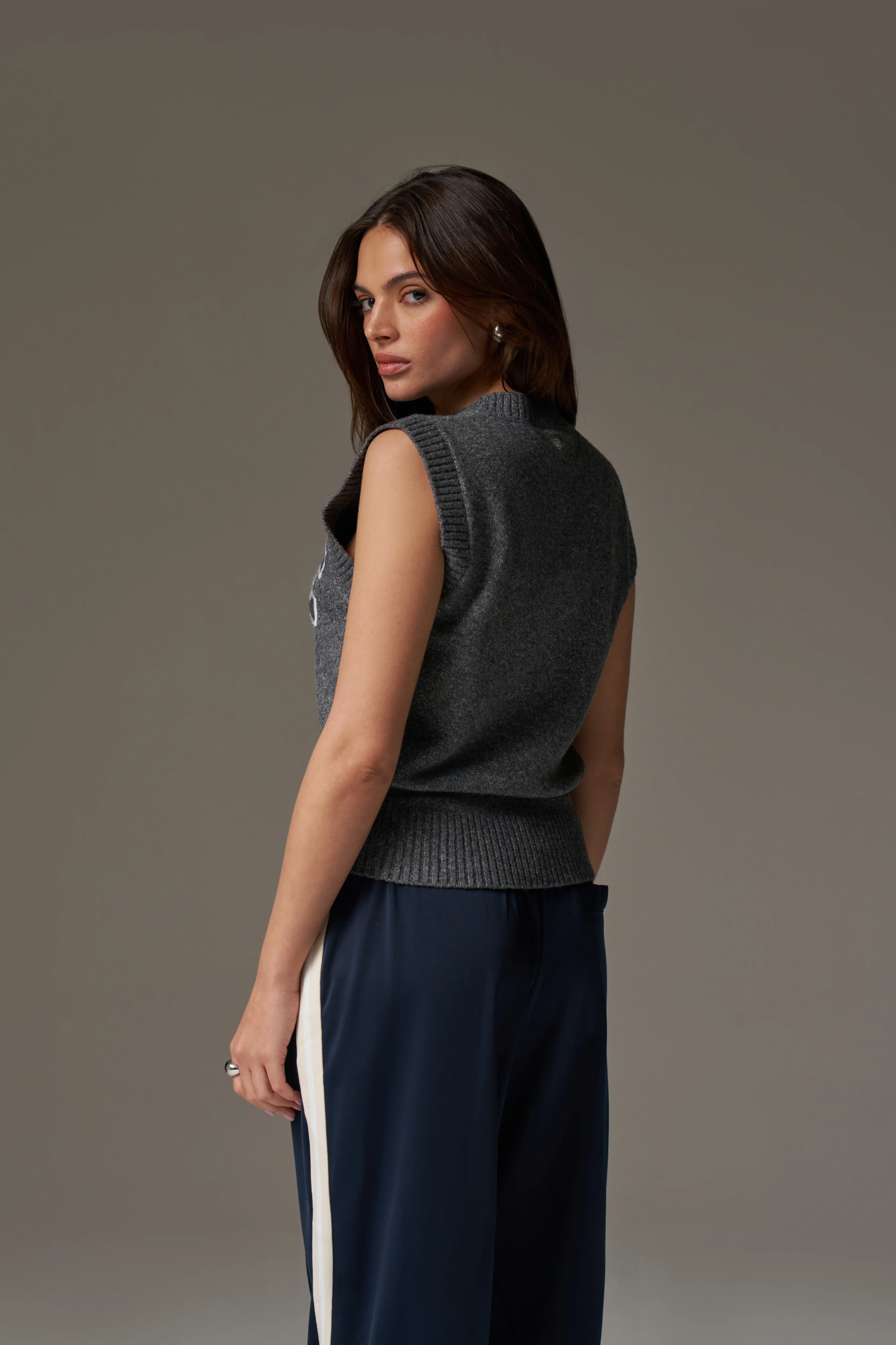 CTRE KNITTED VEST - GREY - Image 8