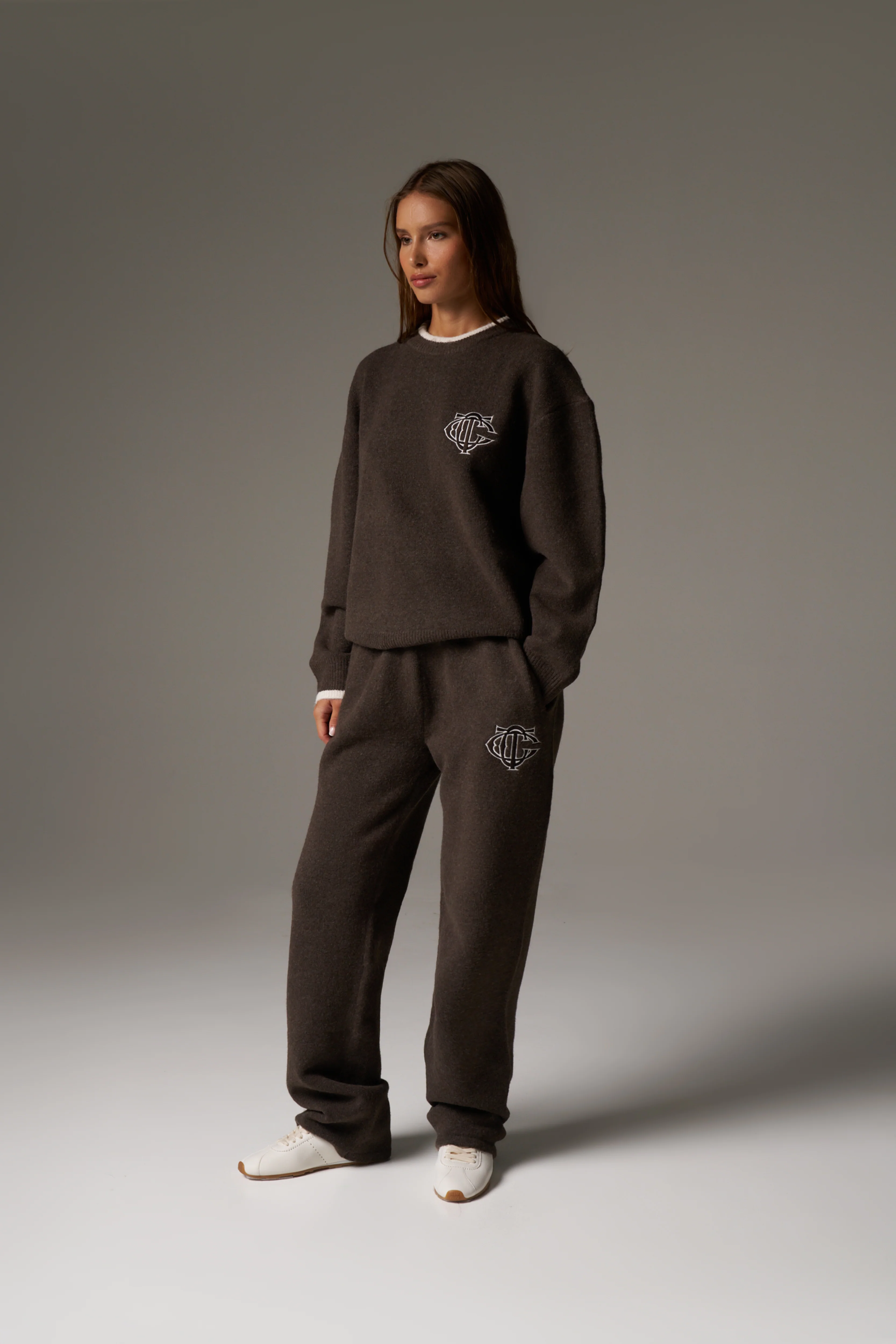 MONOGRAM KNITTED CREW - BROWN - Image 10