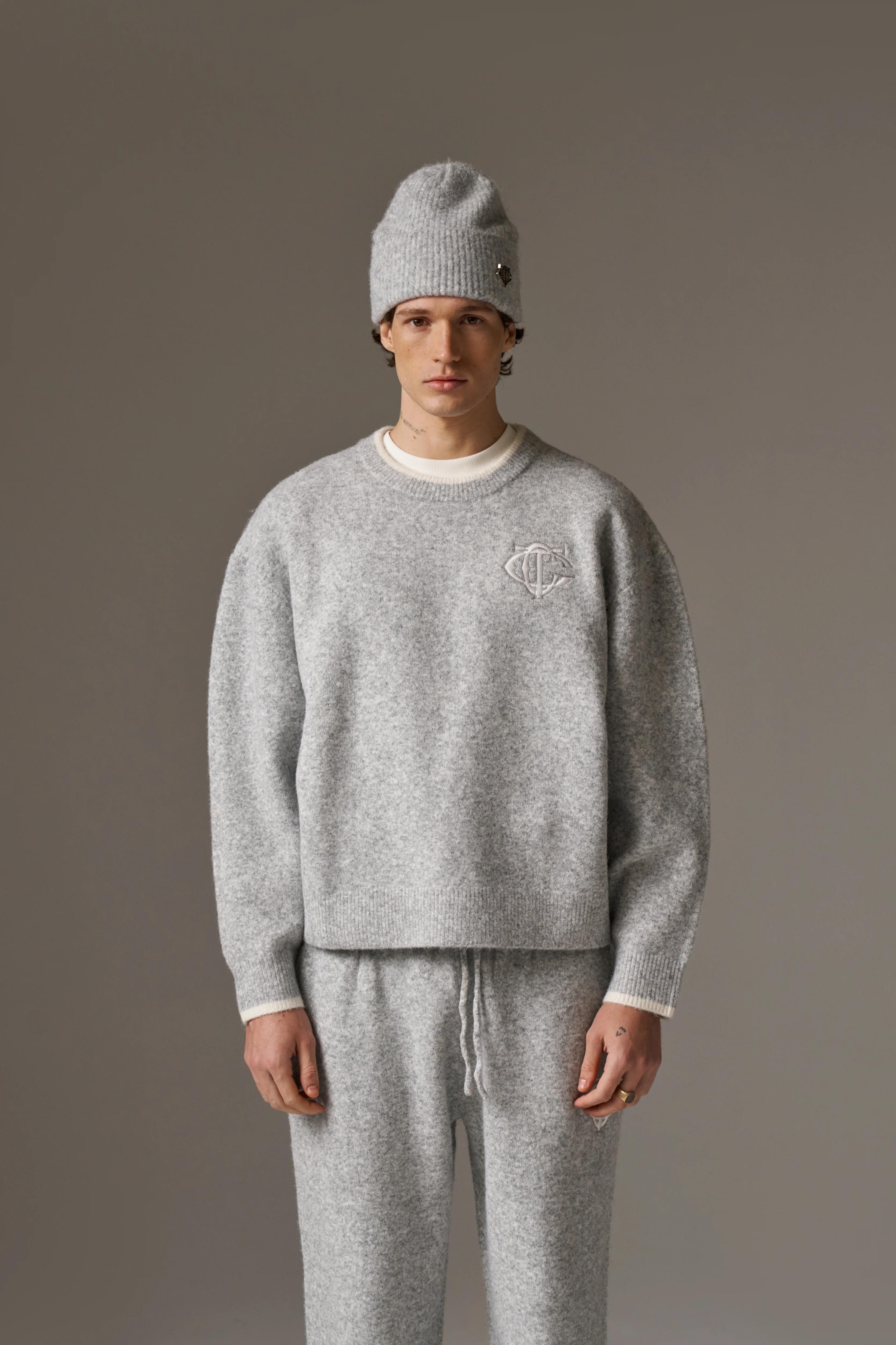 MONOGRAM KNITTED CREW - GREY - Image 2