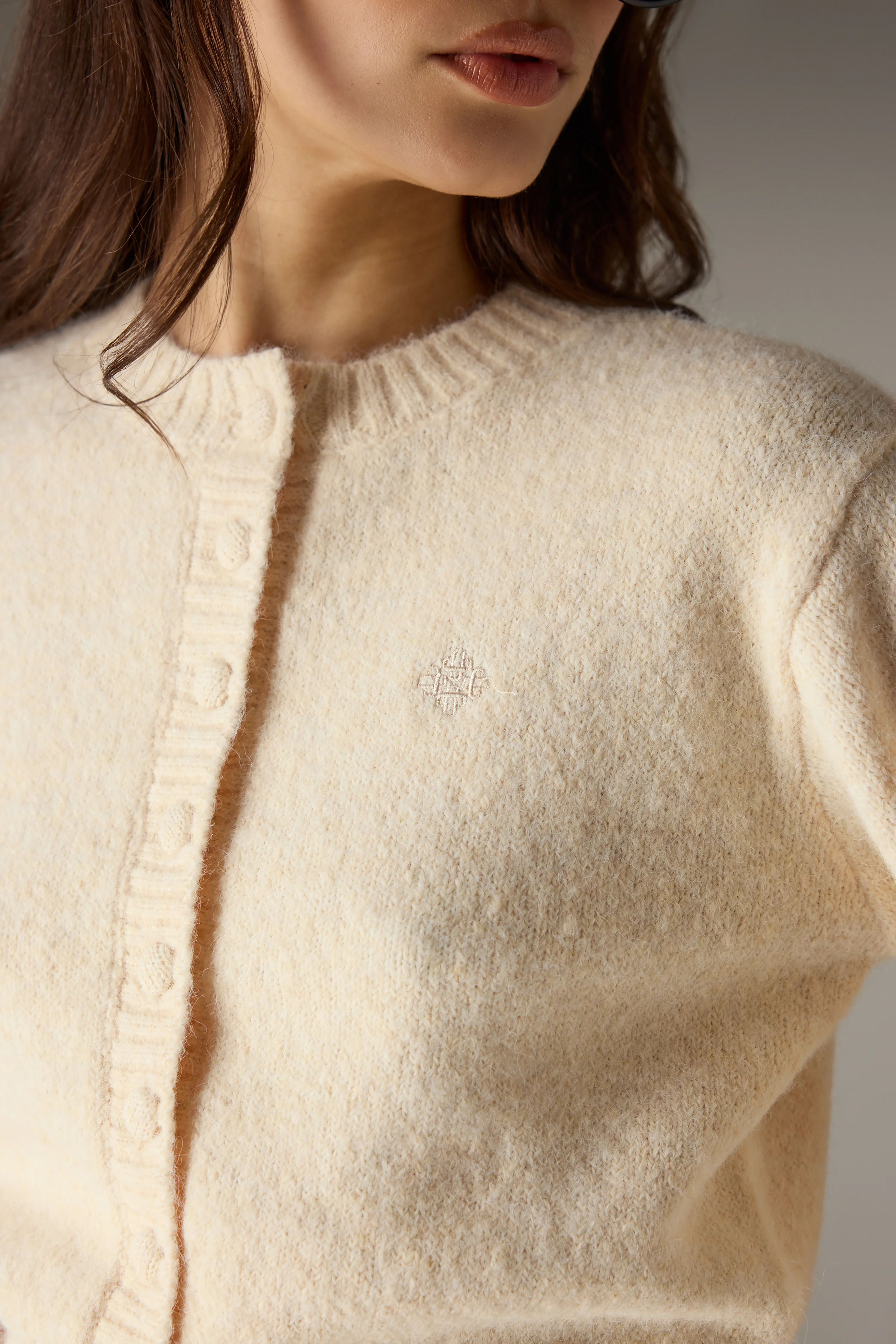 EMBLEM EMBROIDERED KNIT CROP CARDIGAN - BUTTERMILK - Image 5