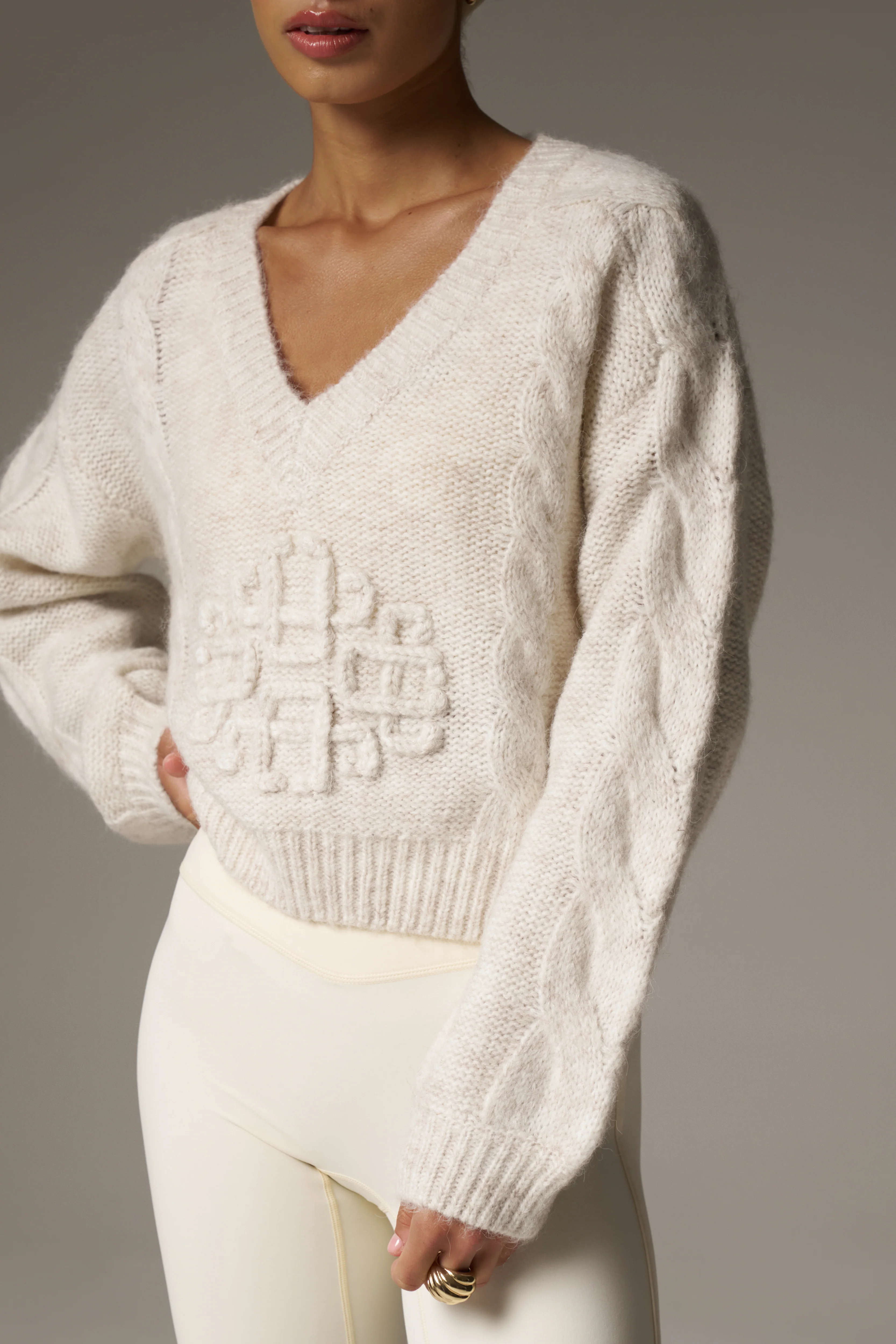 EMBLEM KNITTED V NECK JUMPER - BEIGE - Image 6