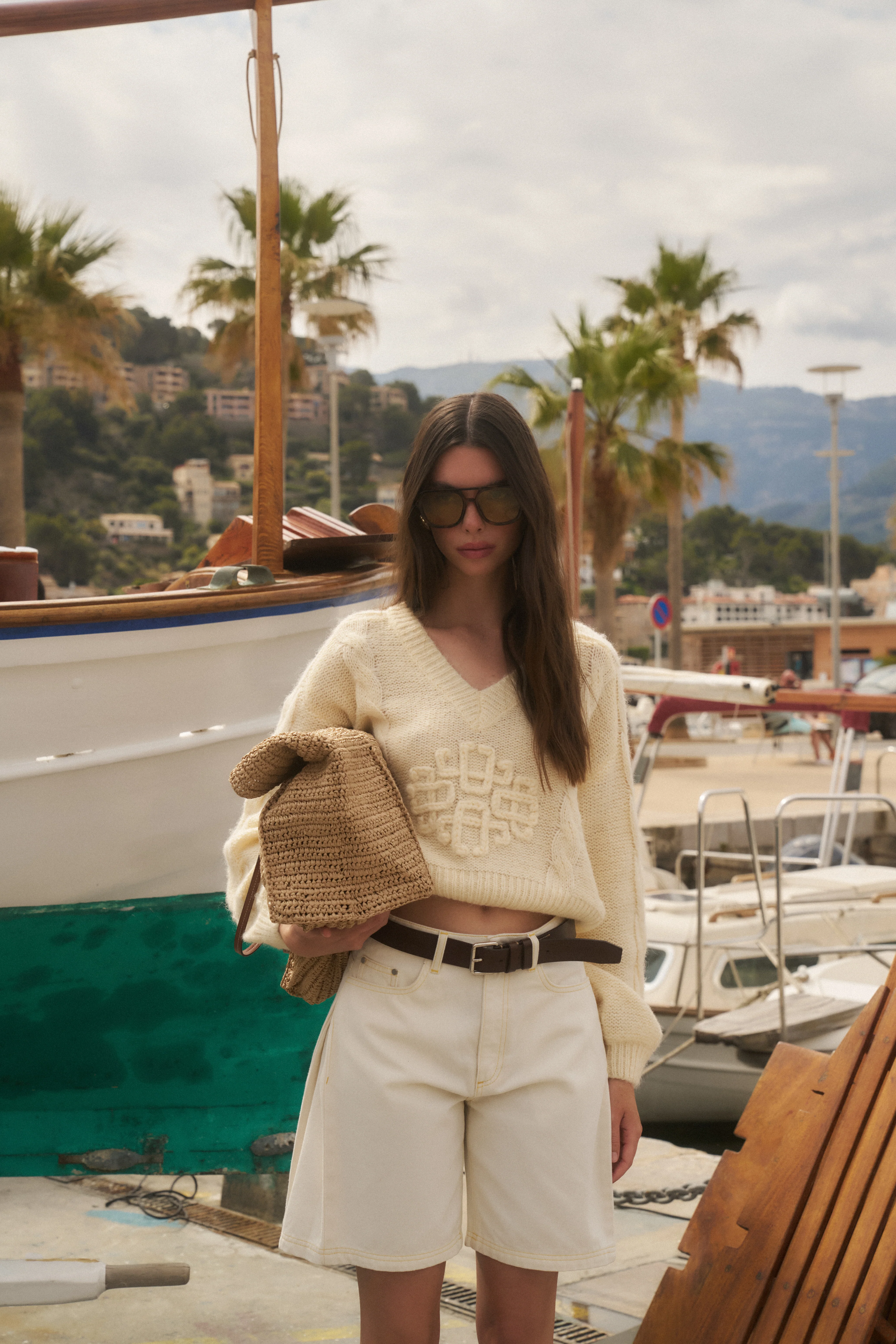 EMBLEM KNITTED V NECK JUMPER - BUTTERMILK - Image 7