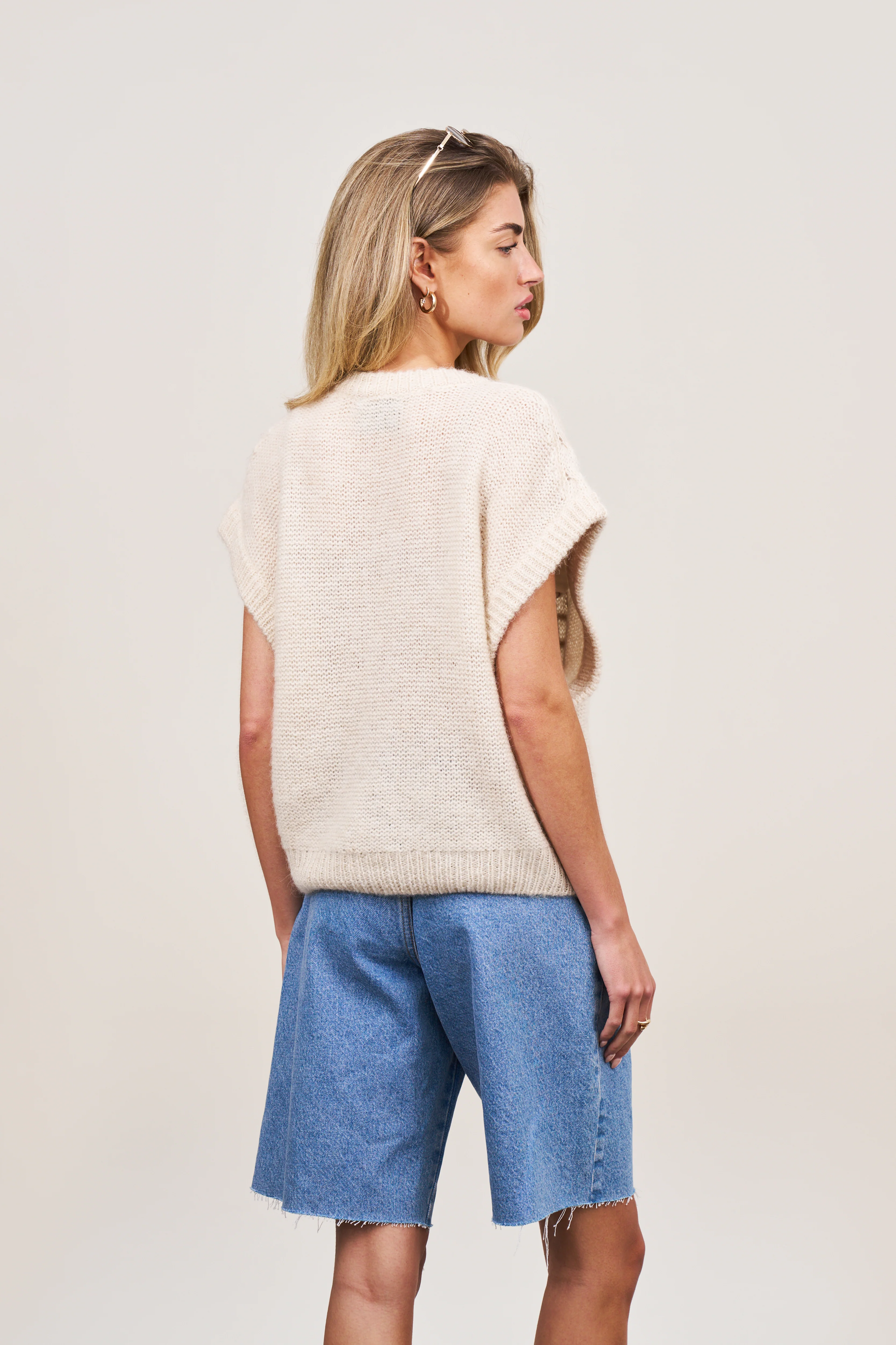 EMBLEM OVERSIZED KNIT VEST - STONE - Image 5