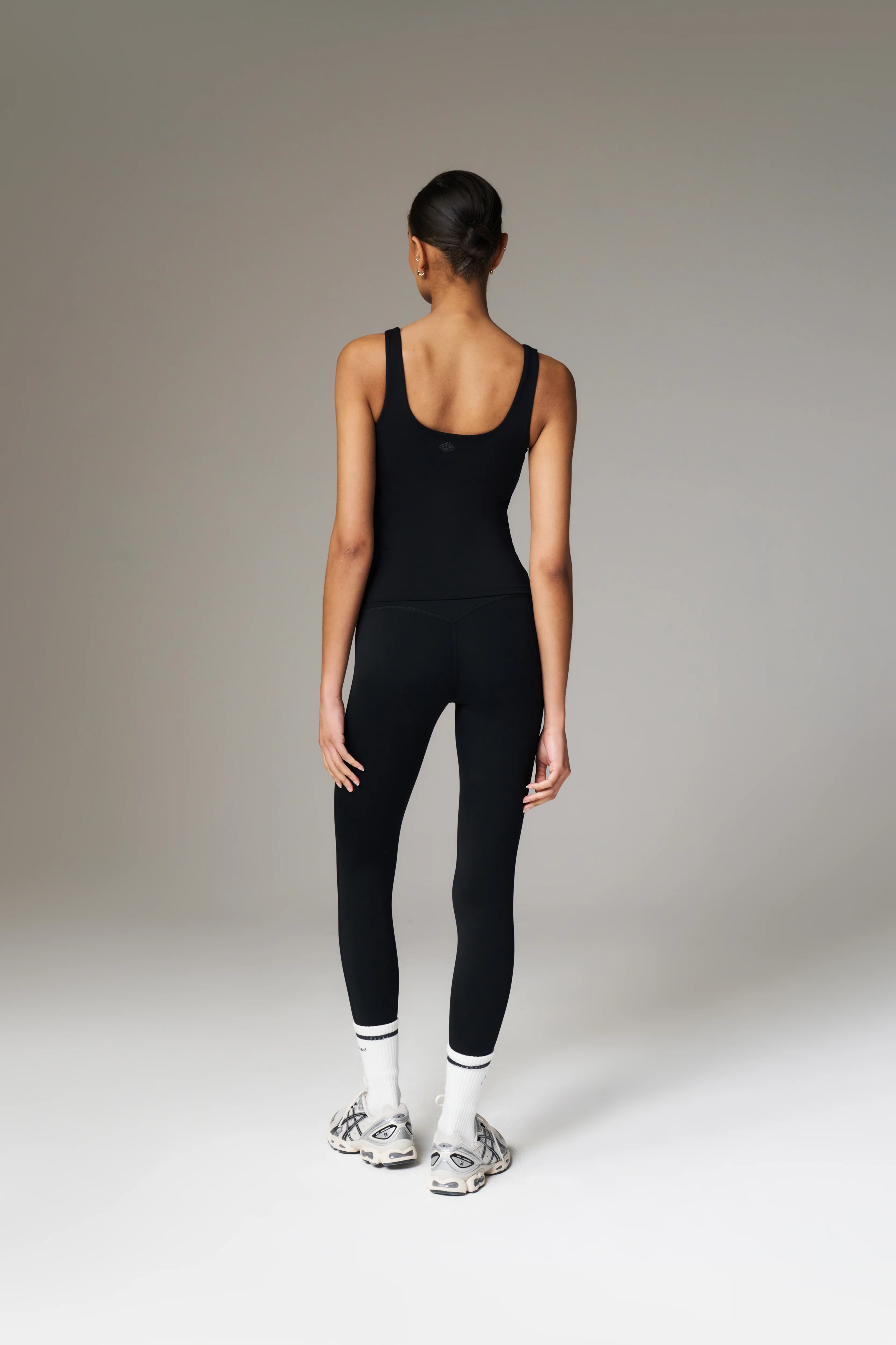 EMBLEM STRETCH SCULPTING LEGGINGS - BLACK - Image 4