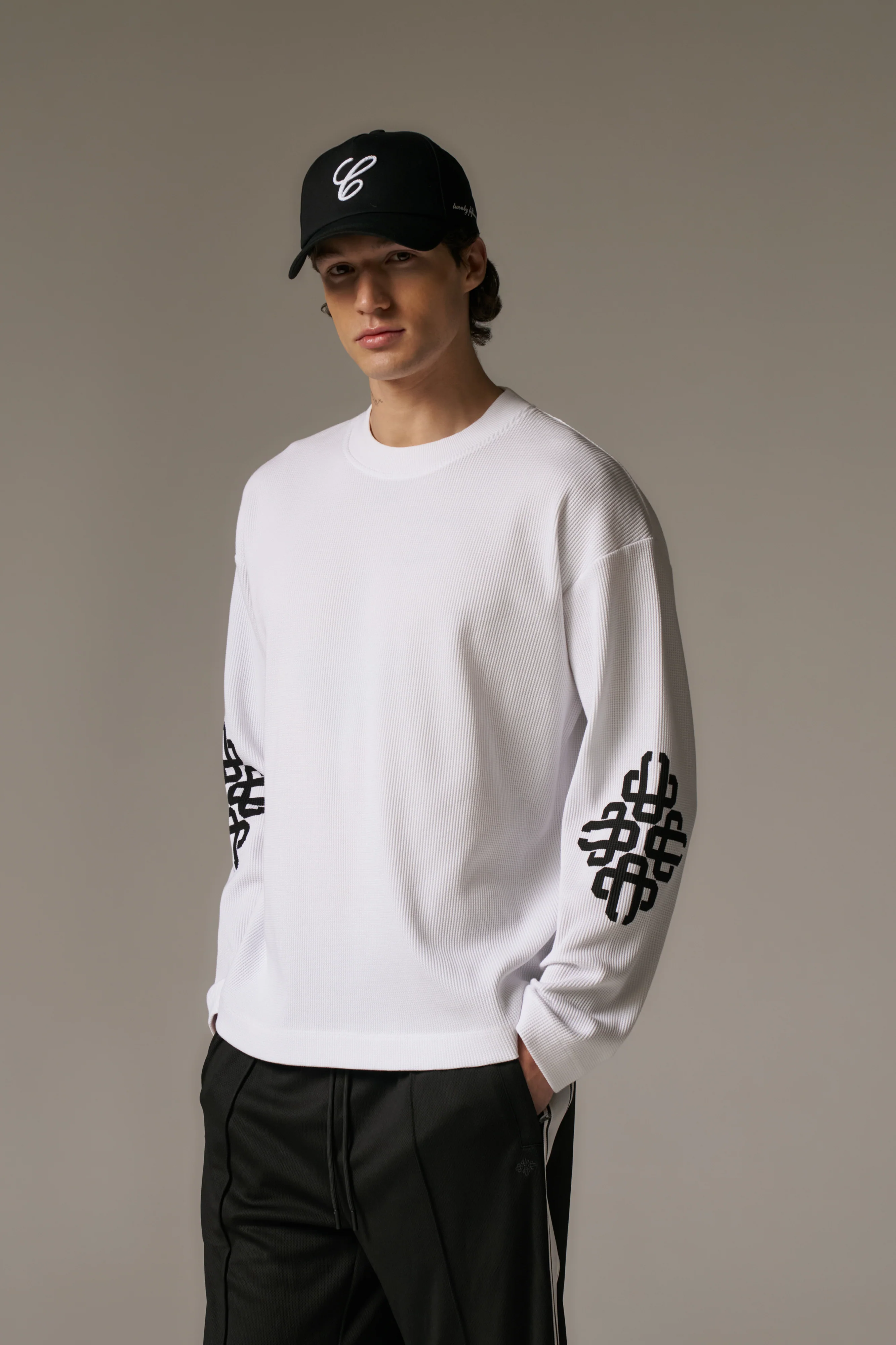 EMBLEM WAFFLE LONG SLEEVE T-SHIRT - WHITE - Image 4