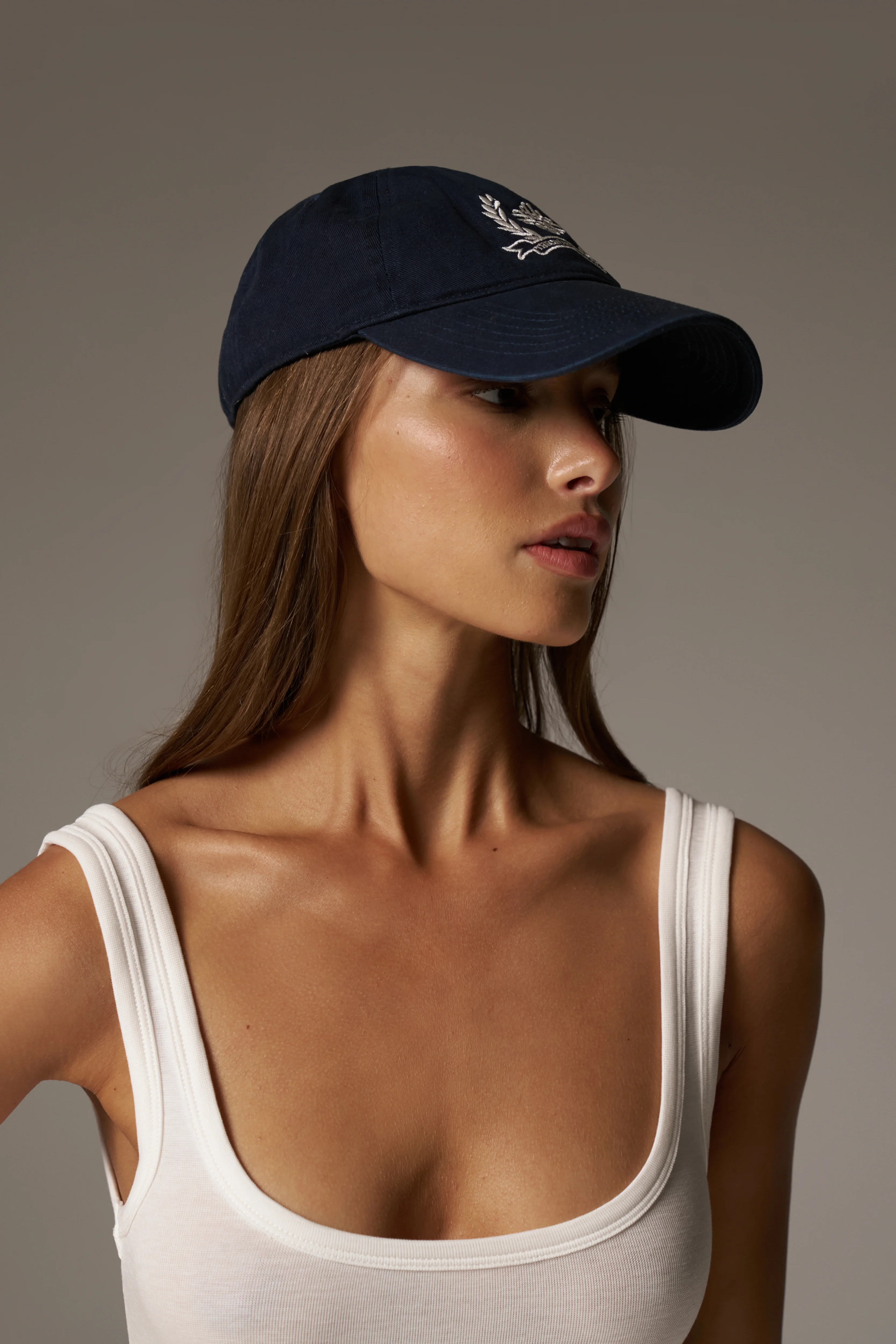 EMBROIDERY CREST CAP - NAVY - Image 3