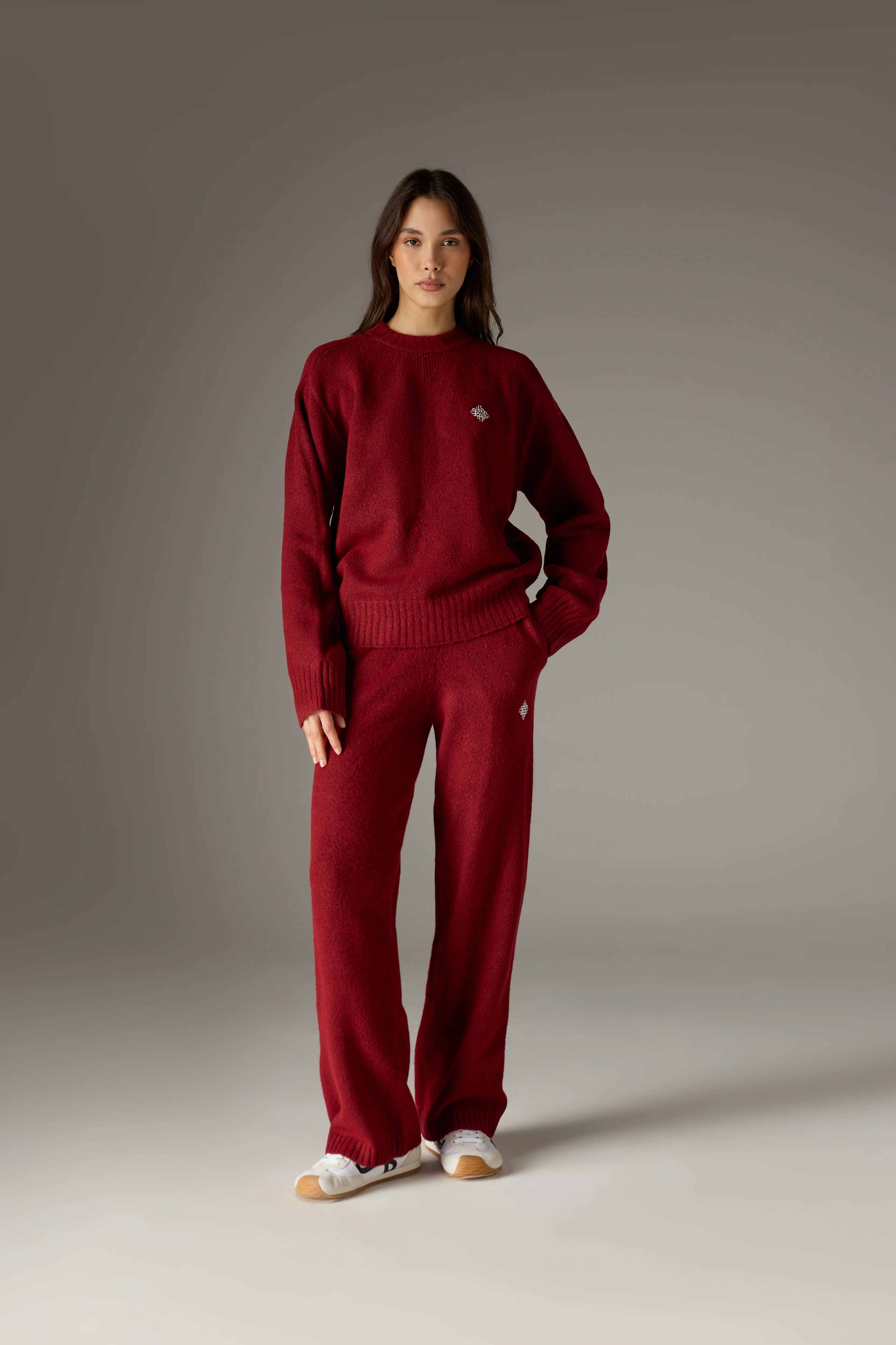 FLUFFY KNIT EMBLEM EMBROIDERED CREW - BURGUNDY - Image 3
