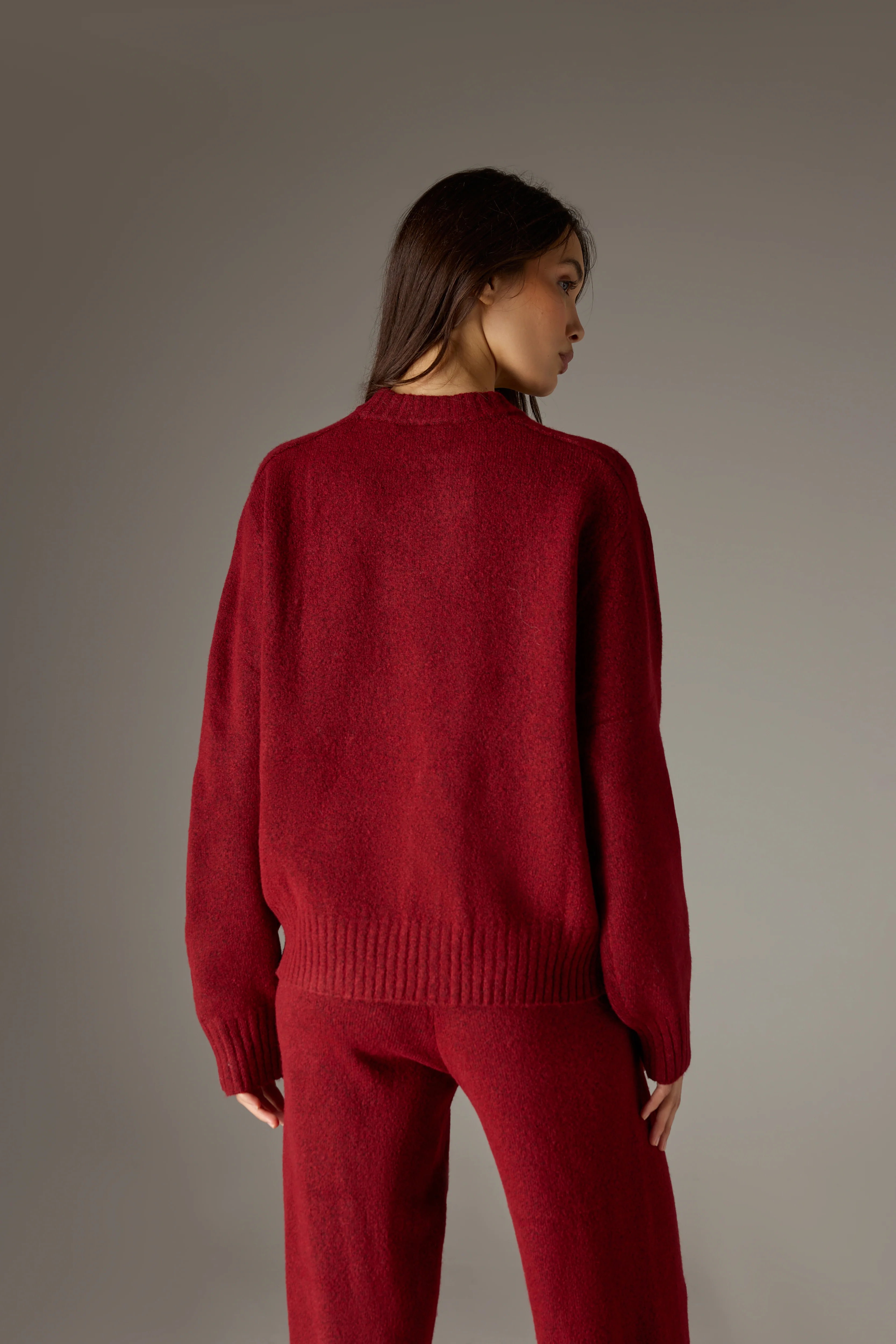 FLUFFY KNIT EMBLEM EMBROIDERED CREW - BURGUNDY - Image 5