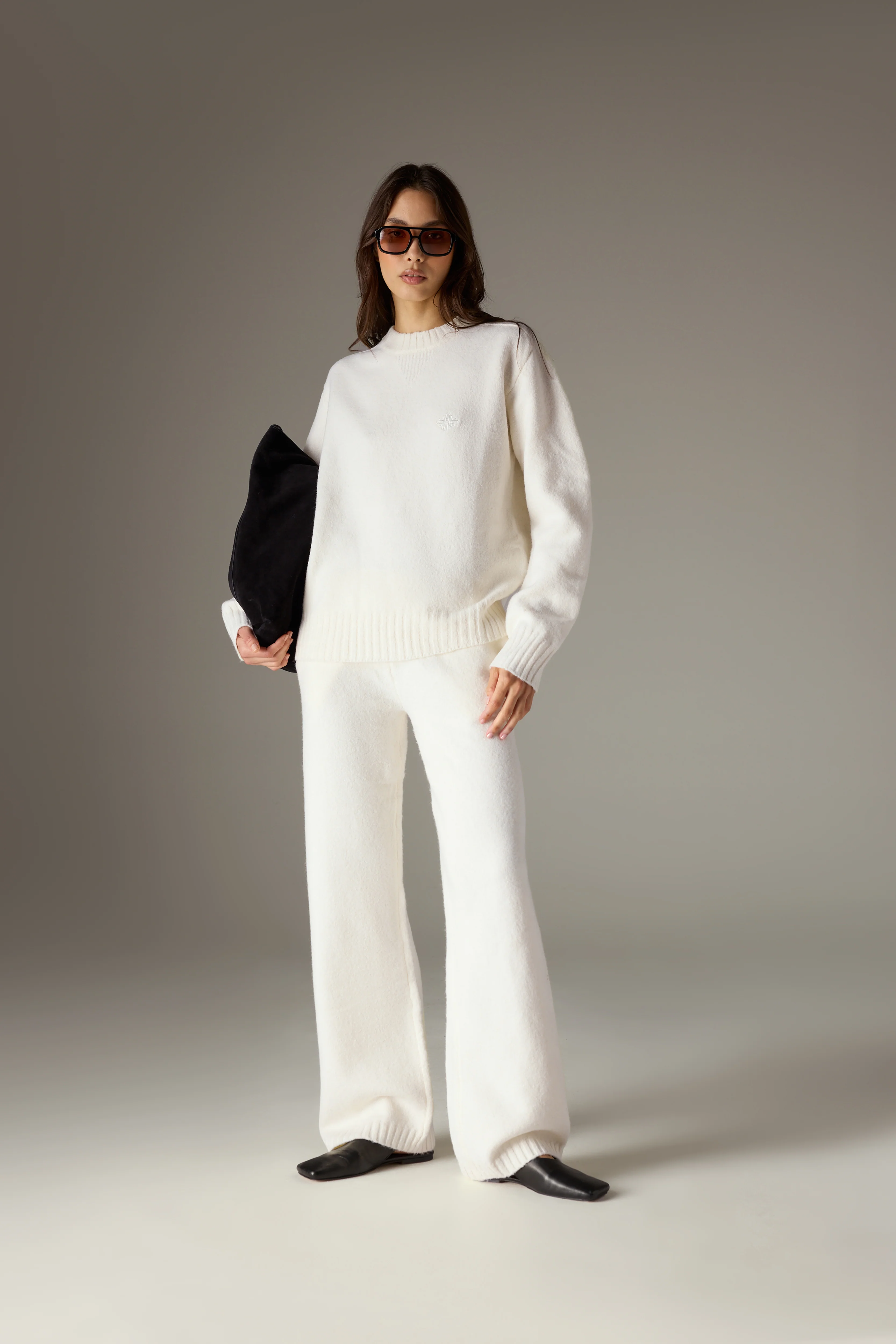 FLUFFY KNIT EMBLEM EMBROIDERED CREW - OFF WHITE - Image 3