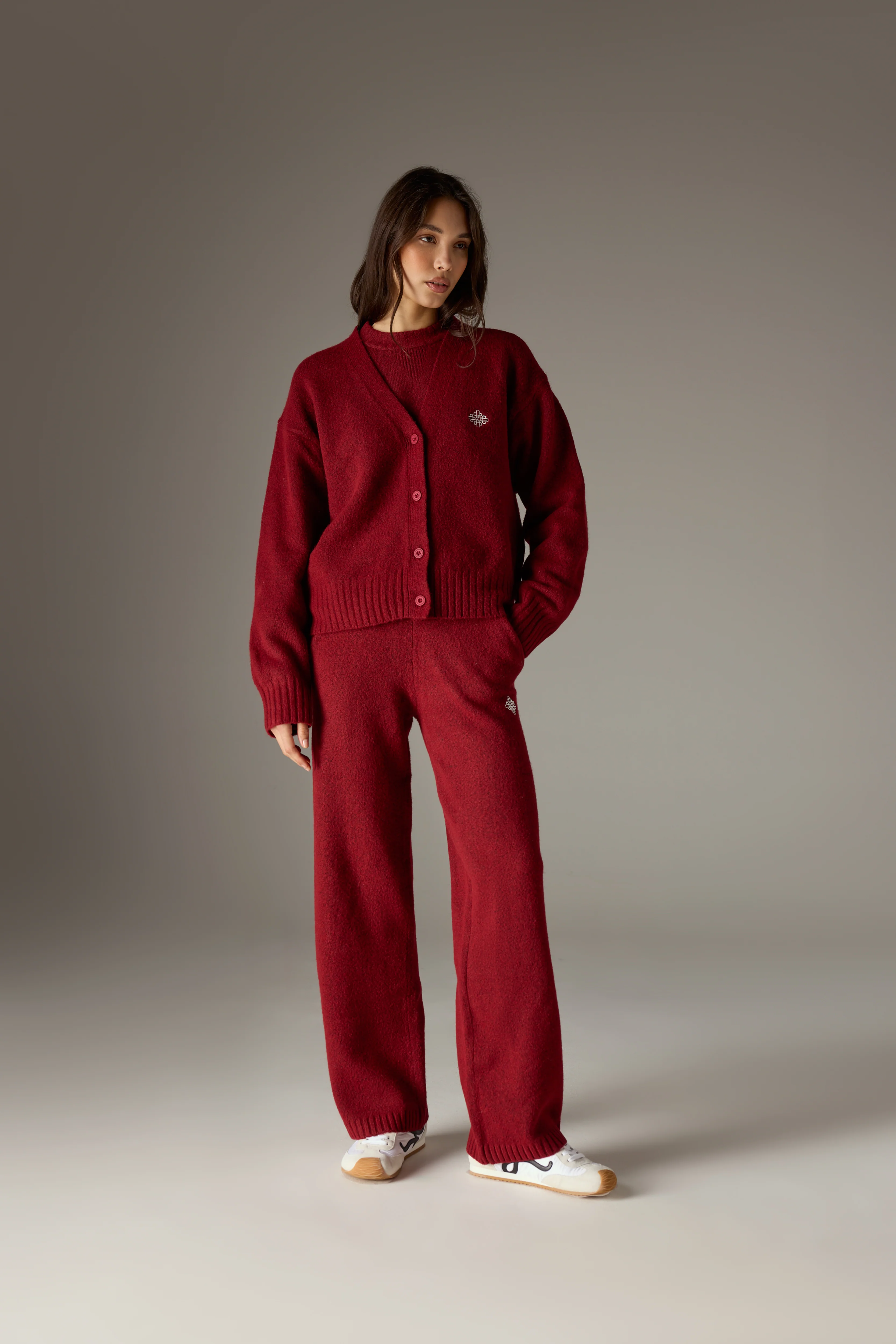 FLUFFY KNIT EMBLEM EMBROIDERED CARDIGAN - BURGUNDY - Image 3