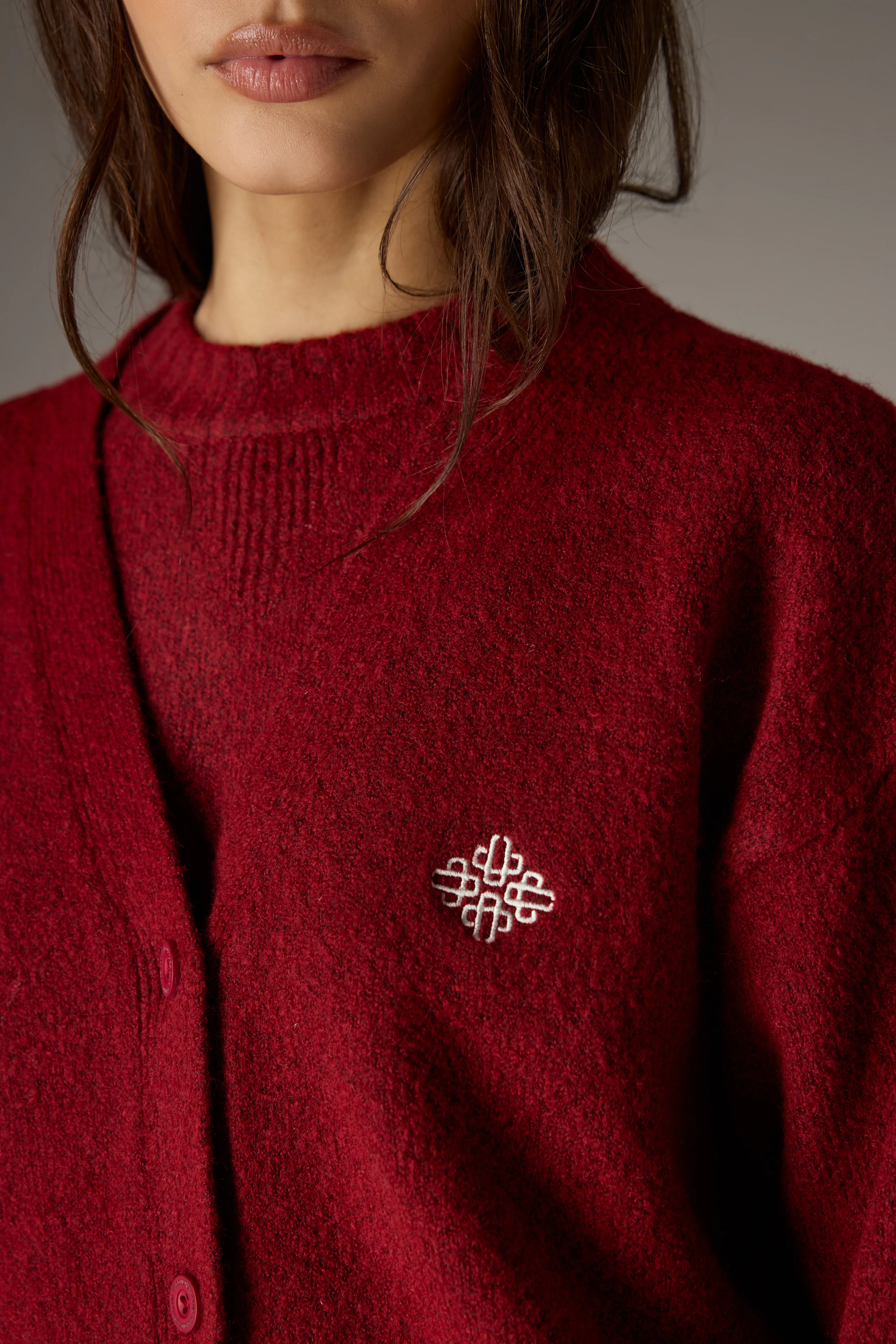 FLUFFY KNIT EMBLEM EMBROIDERED CARDIGAN - BURGUNDY - Image 4