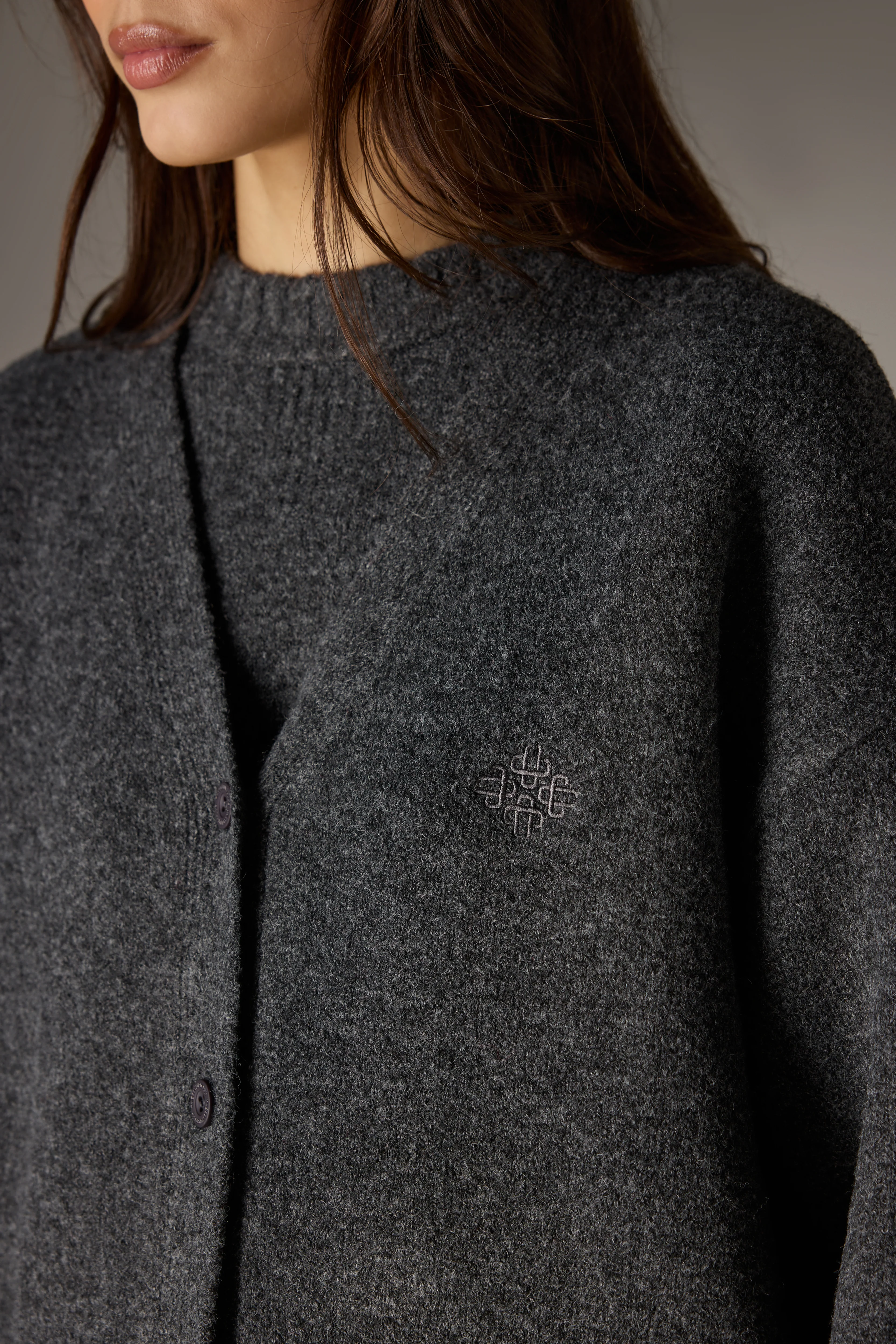 FLUFFY KNIT EMBLEM EMBROIDERED CARDIGAN - CHARCOAL - Image 5