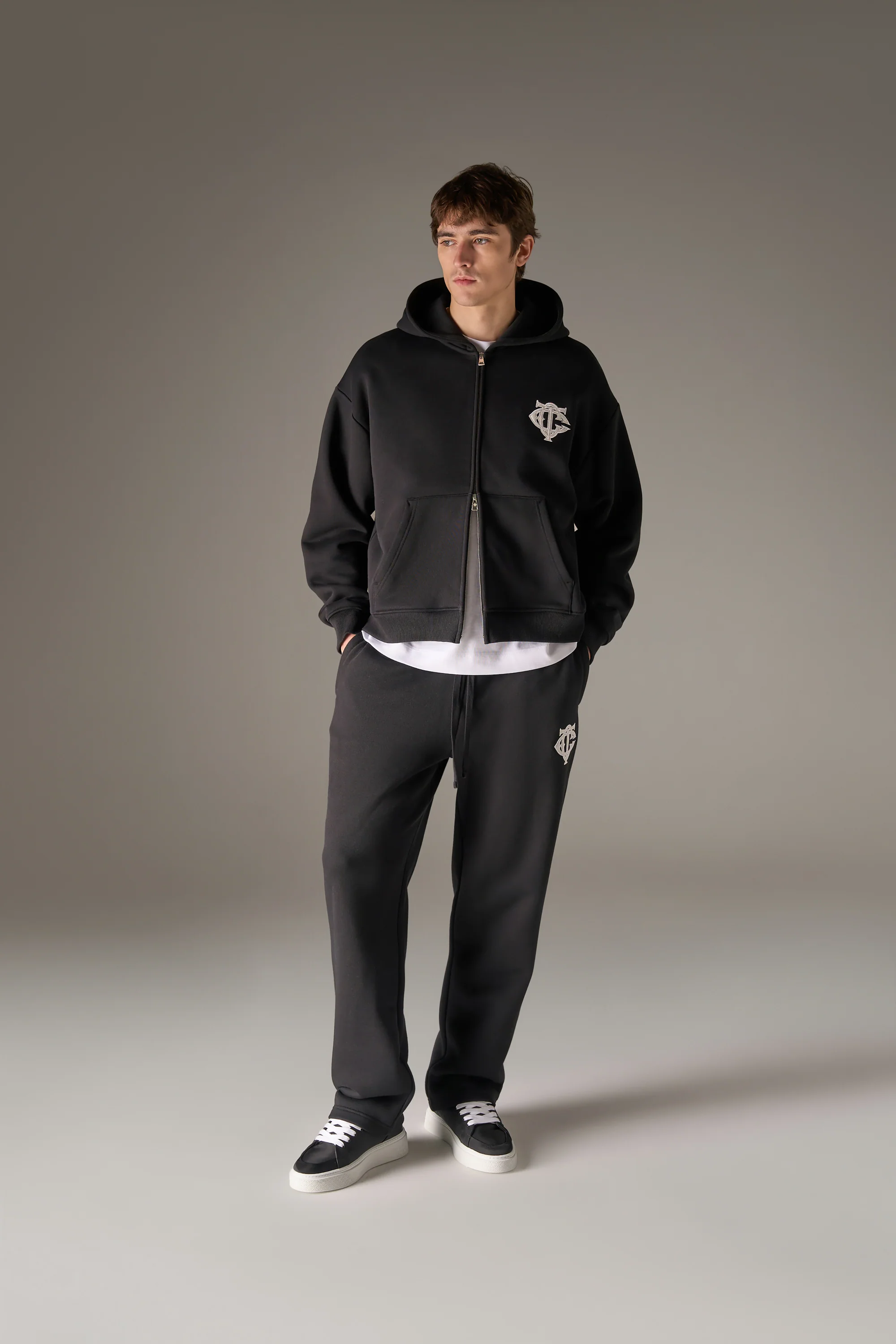 HEAVYWEIGHT MONOGRAM APPLIQUE EMBLEM ZIP THROUGH - BLACK - Image 3