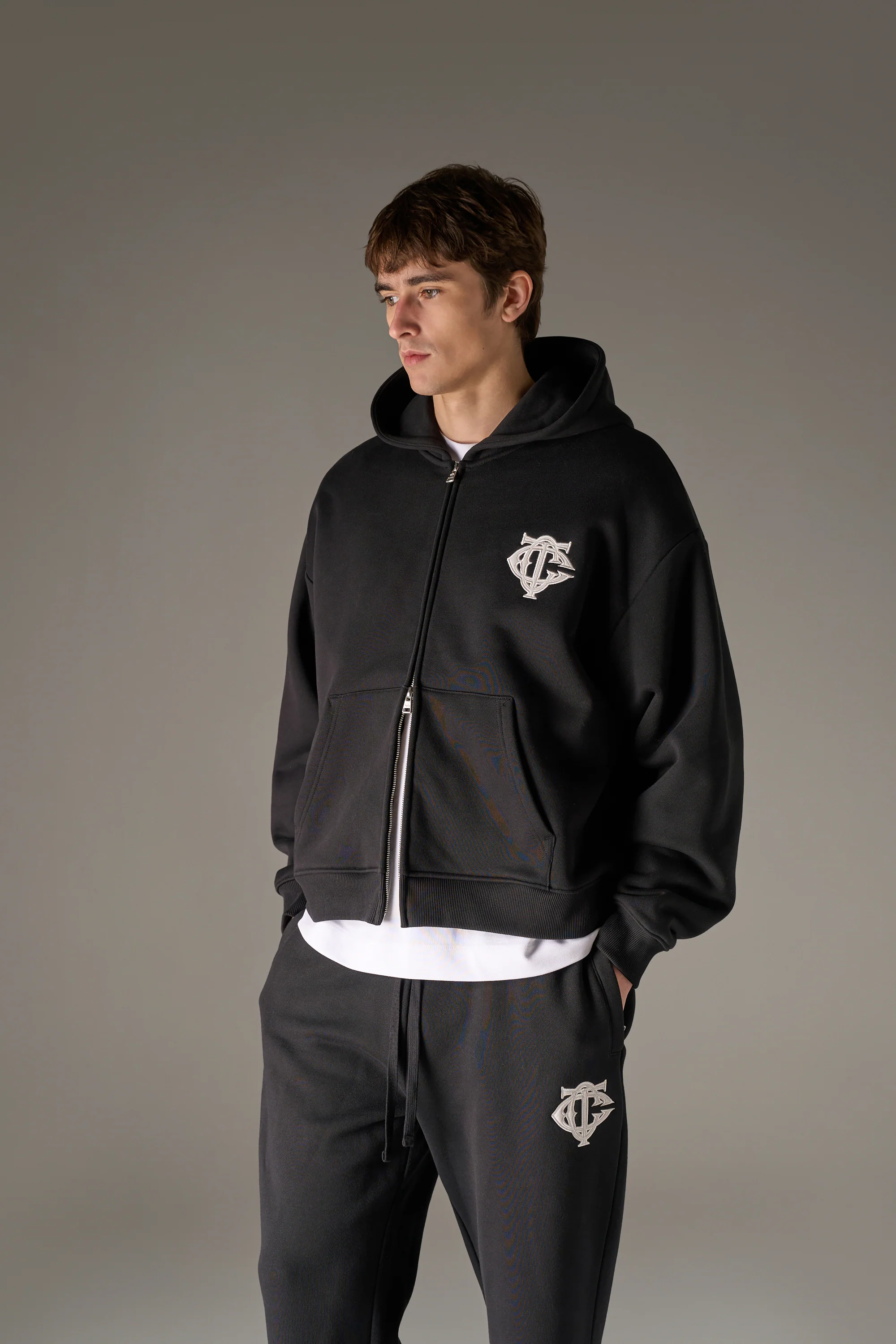 HEAVYWEIGHT MONOGRAM APPLIQUE EMBLEM ZIP THROUGH - BLACK - Image 5