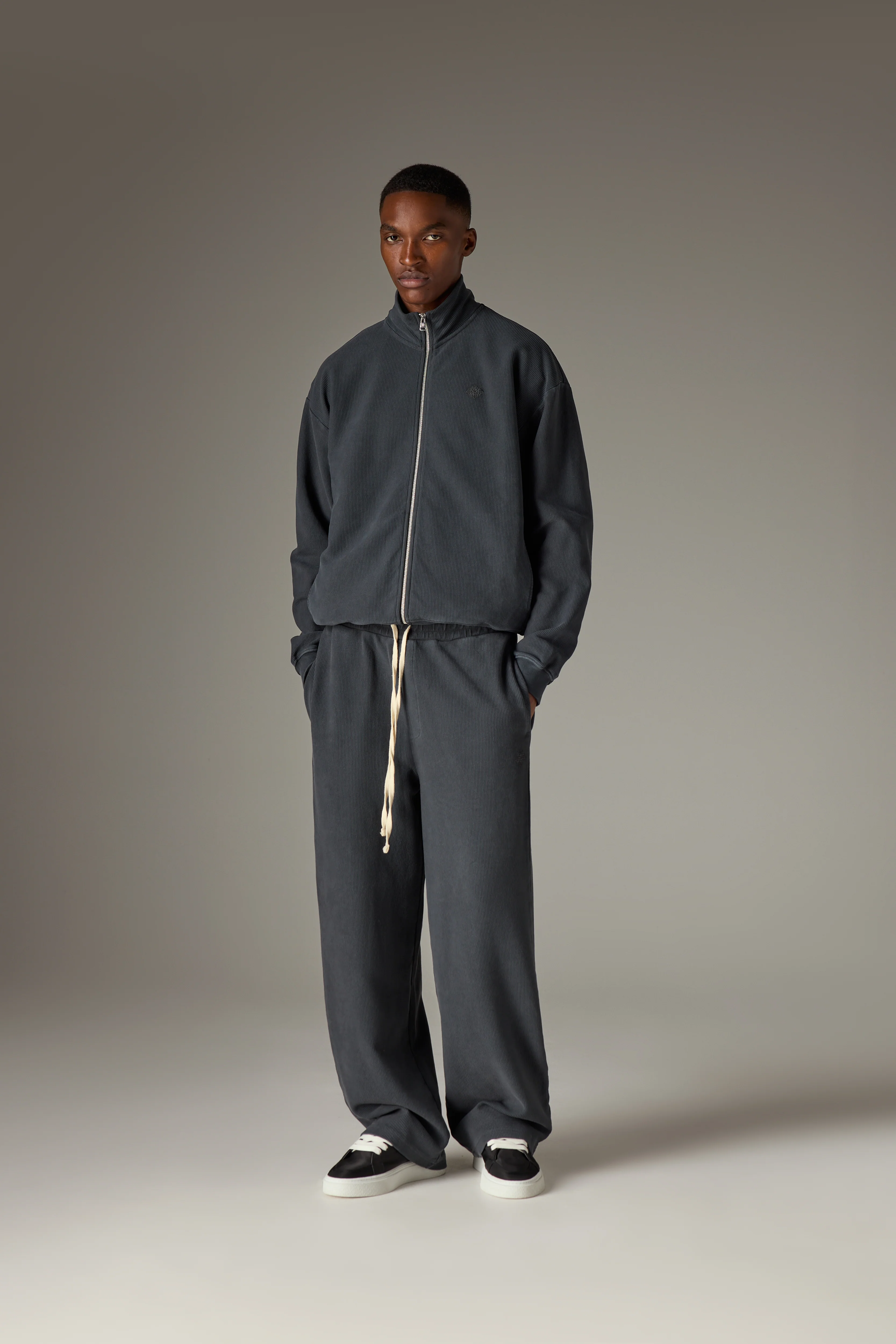 HEAVYWEIGHT WASHED RIBBED JERSEY JOGGERS - WASHED BLACK - Image 3
