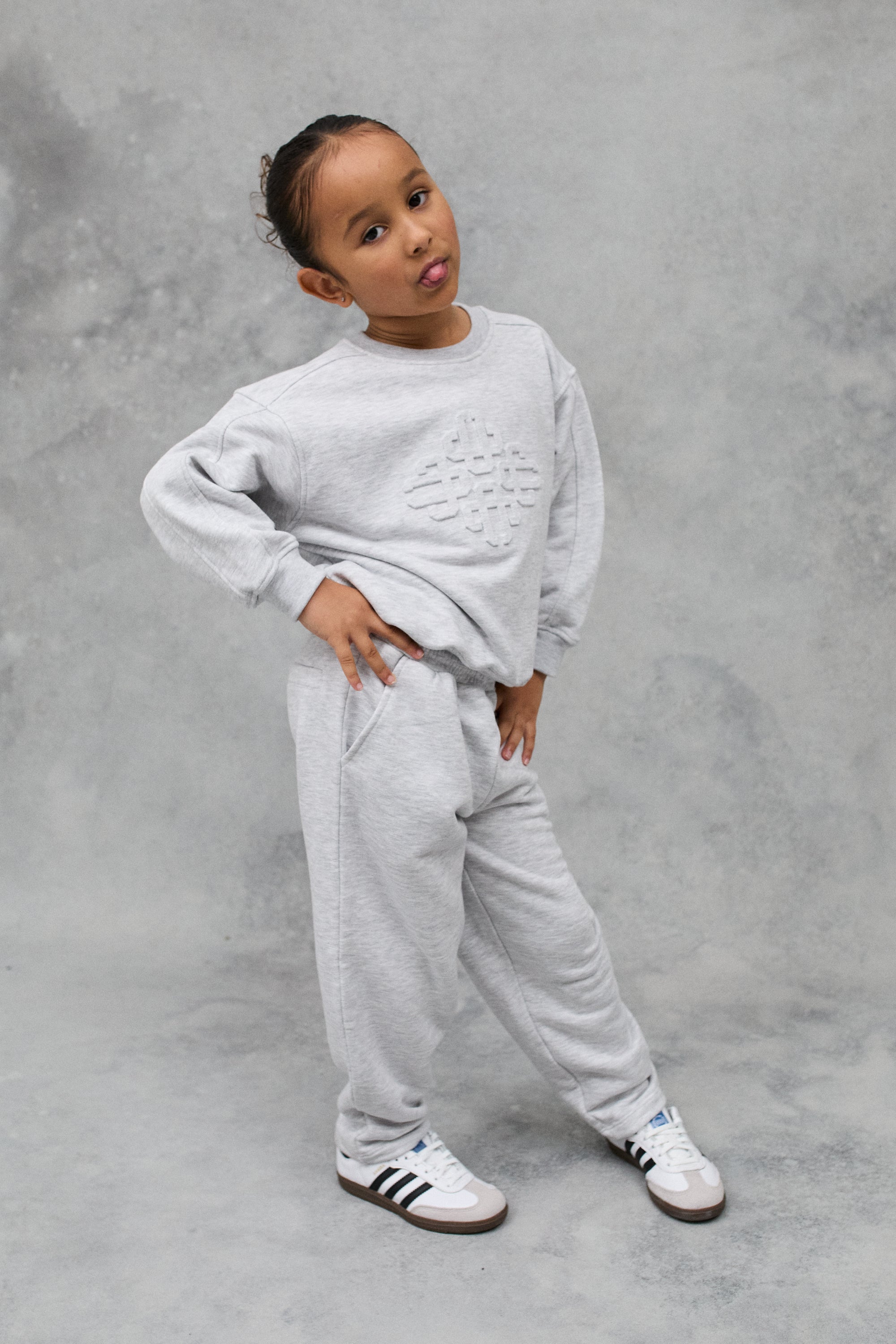 JNR EMBOSSED EMBLEM SWEATSHIRT - GREY MARL - Image 5
