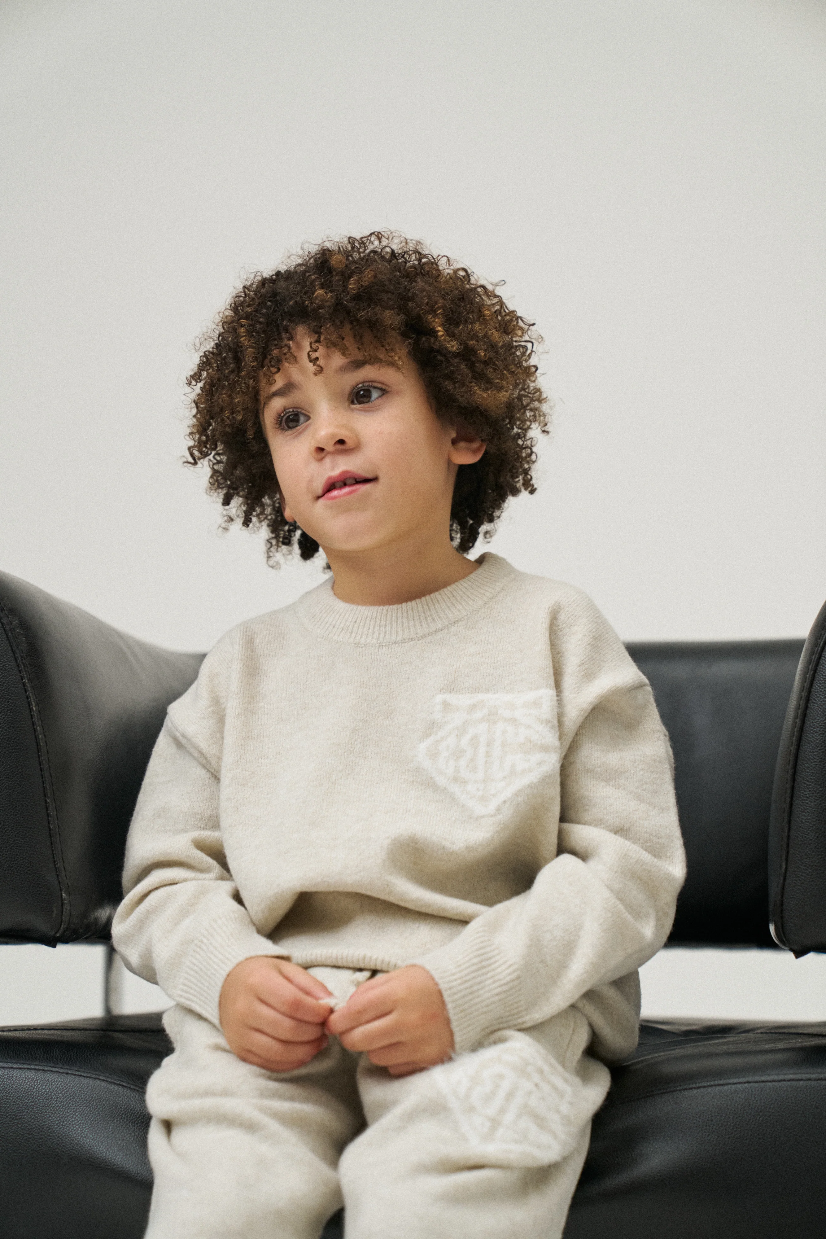 JUNIOR MONOGRAM FLUFFY KNIT CREW - BEIGE - Image 3