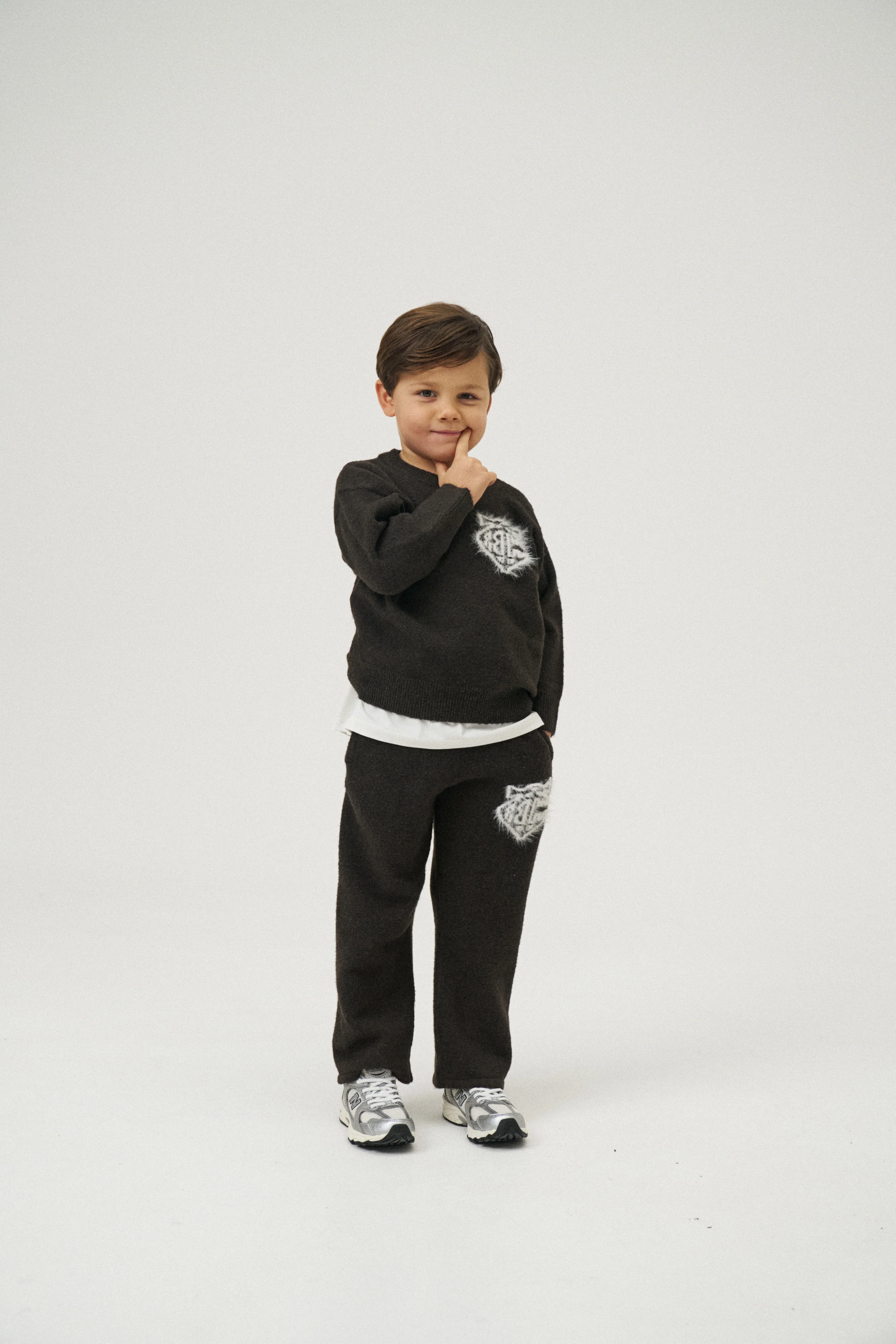 JUNIOR MONOGRAM FLUFFY KNIT CREW - BROWN - Image 4