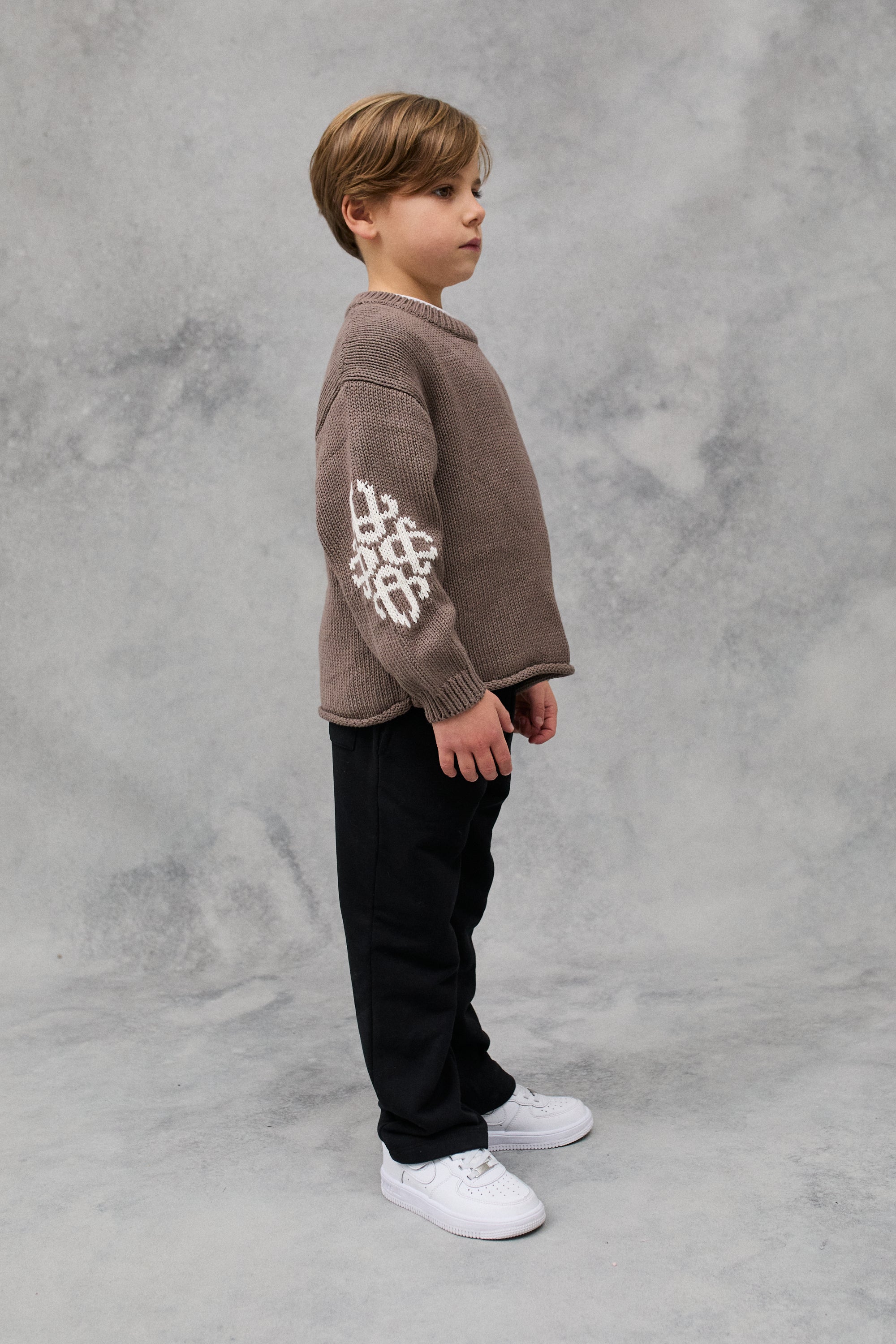 KIDS CHUNKY KNIT EMBLEM JUMPER - BROWN - Image 6