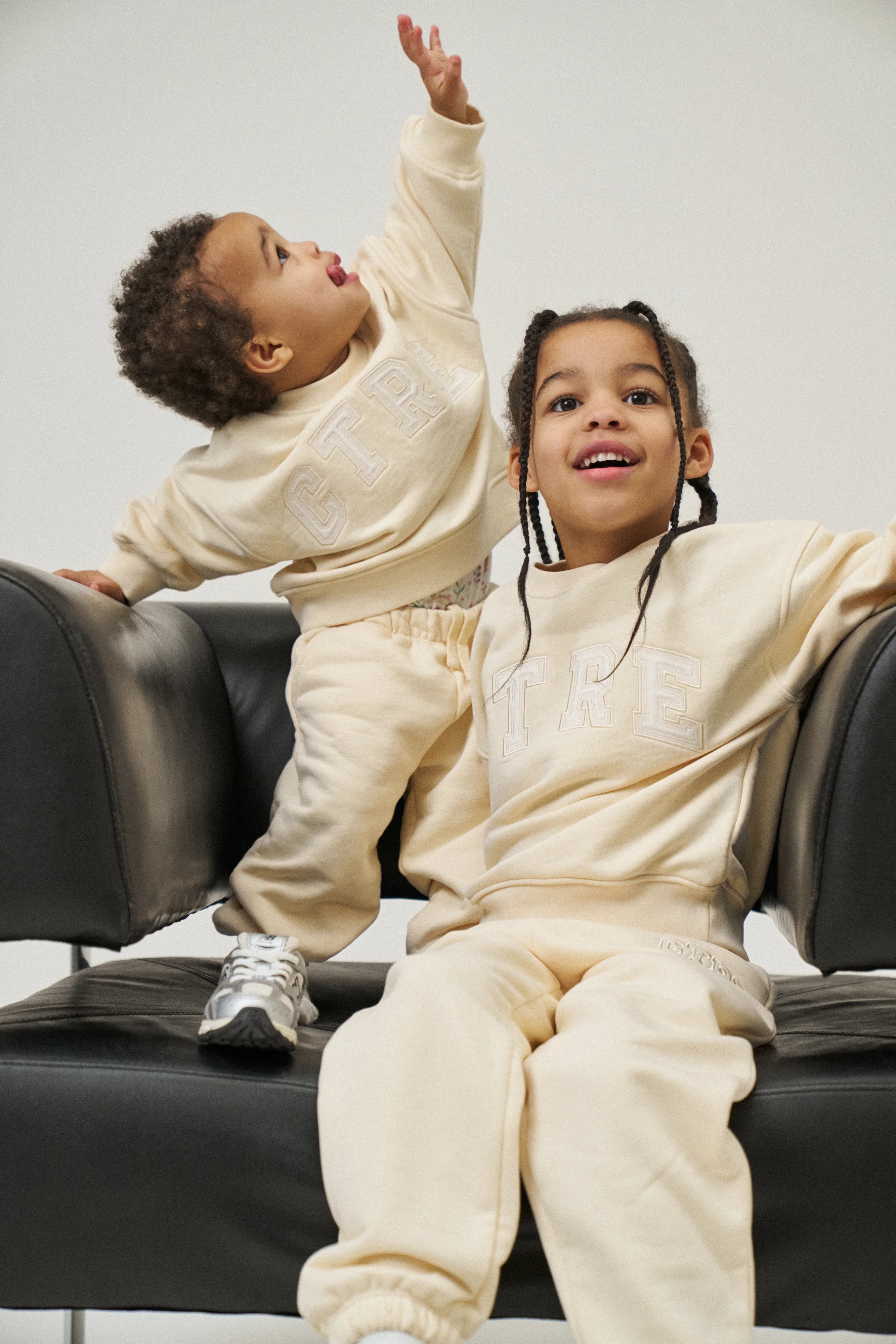 KIDS CTRE SWEATSHIRT - BUTTERMILK - Image 4