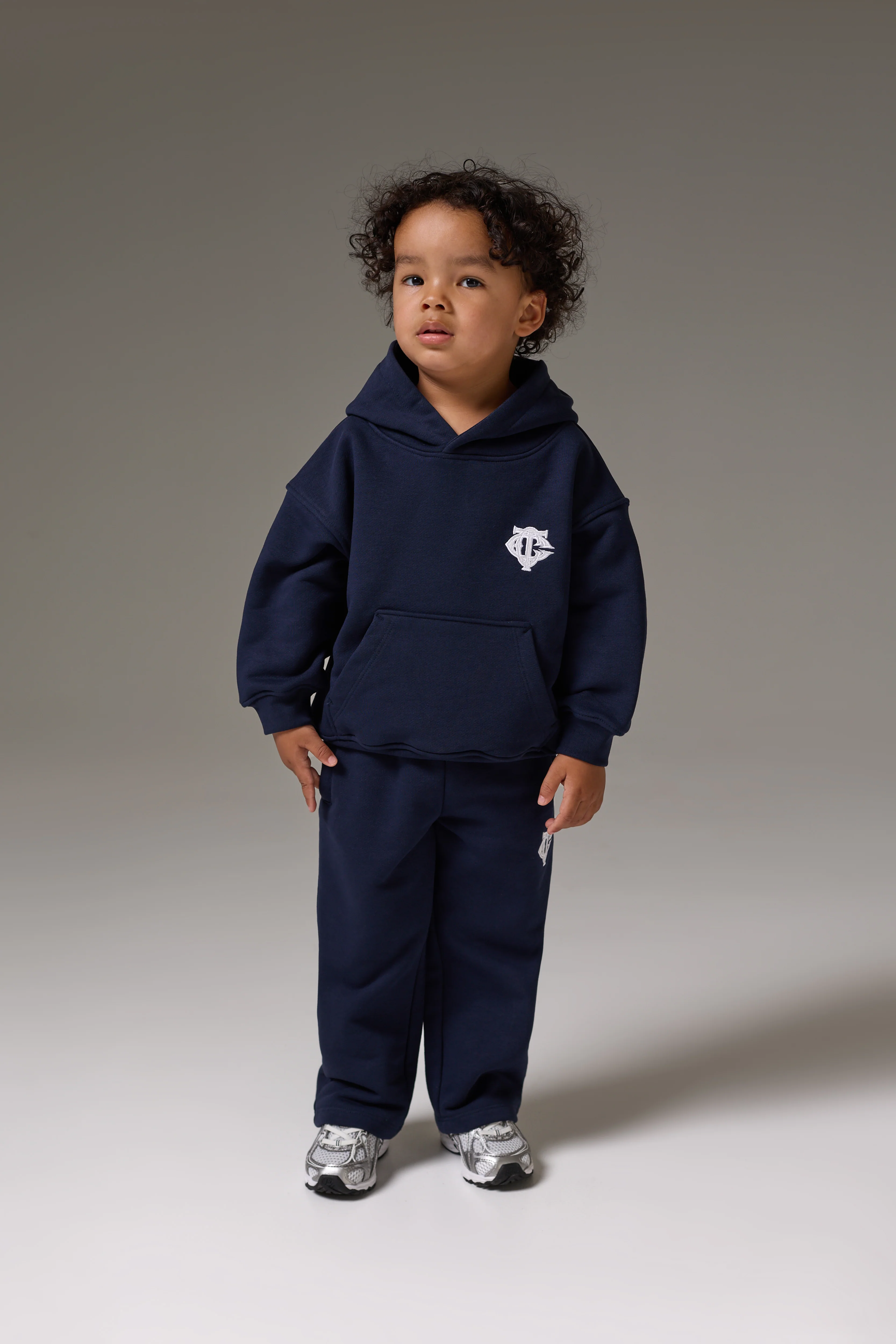 KIDS MONOGRAM EMBLEM APPLIQUE JOGGERS - NAVY - Image 5