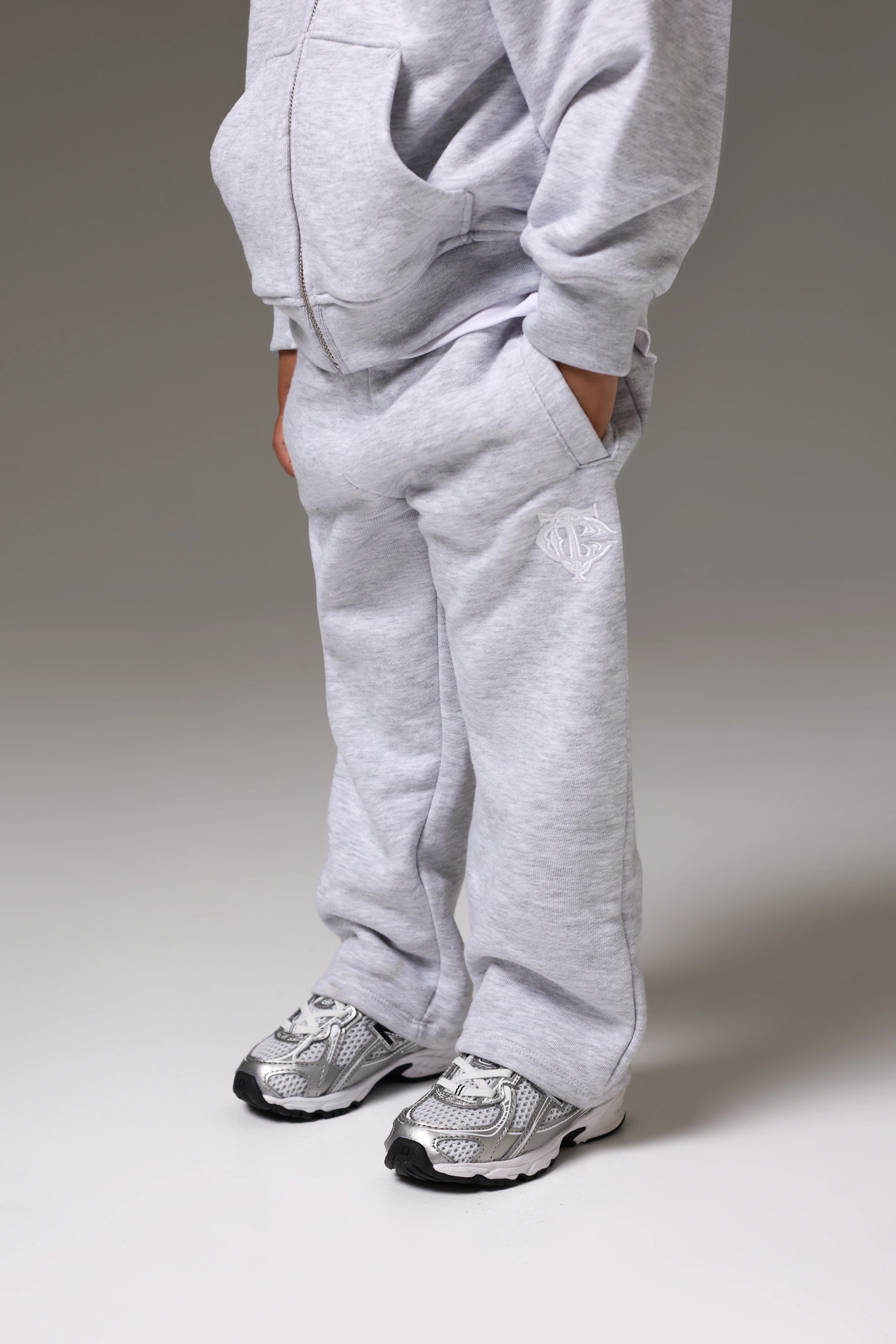 KIDS MONOGRAM EMBLEM APPLIQUE JOGGERS - GREY MARL - Image 3