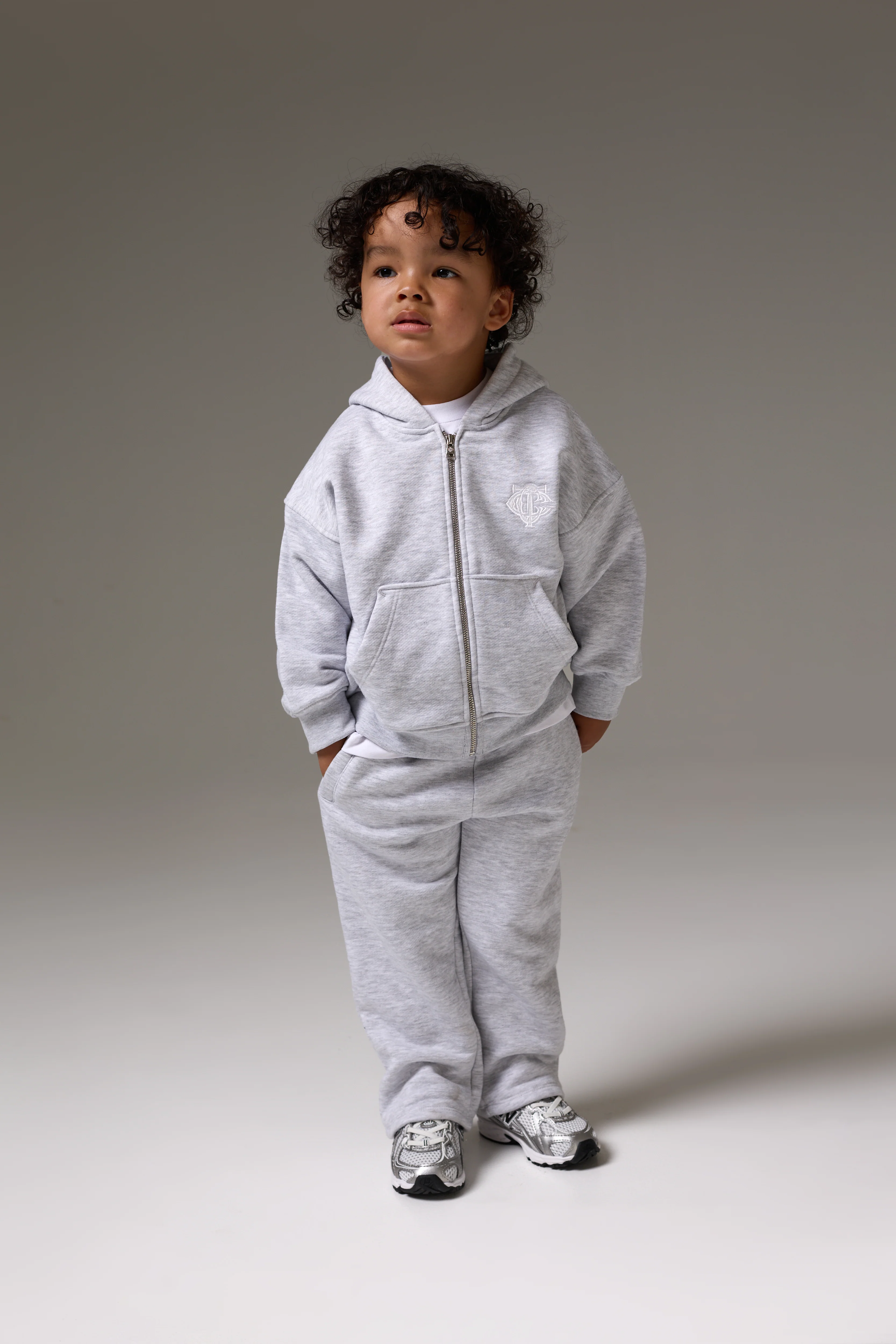 KIDS MONOGRAM EMBLEM APPLIQUE JOGGERS - GREY MARL - Image 4