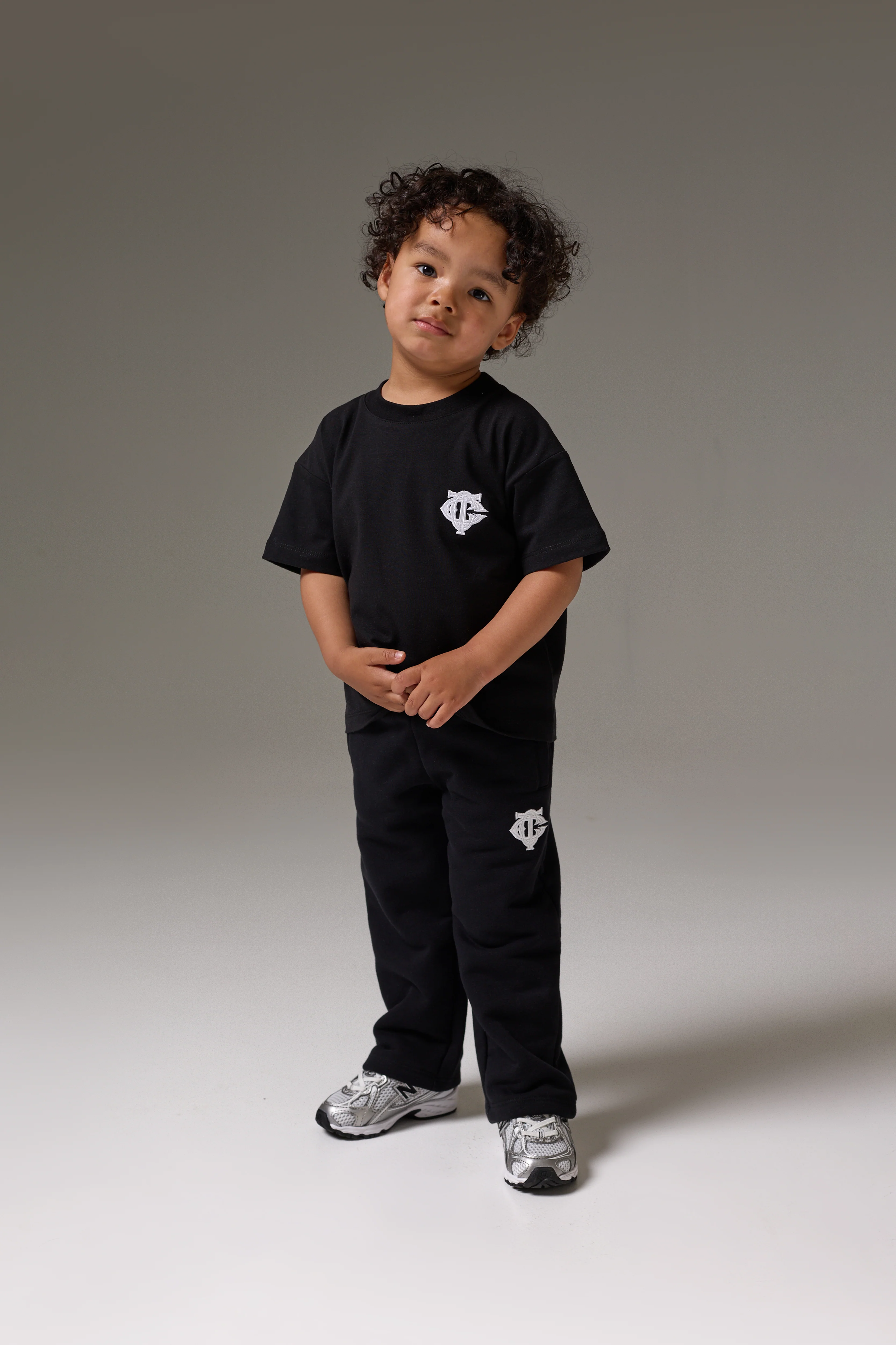 KIDS MONOGRAM EMBLEM APPLIQUE T-SHIRT - BLACK - Image 3