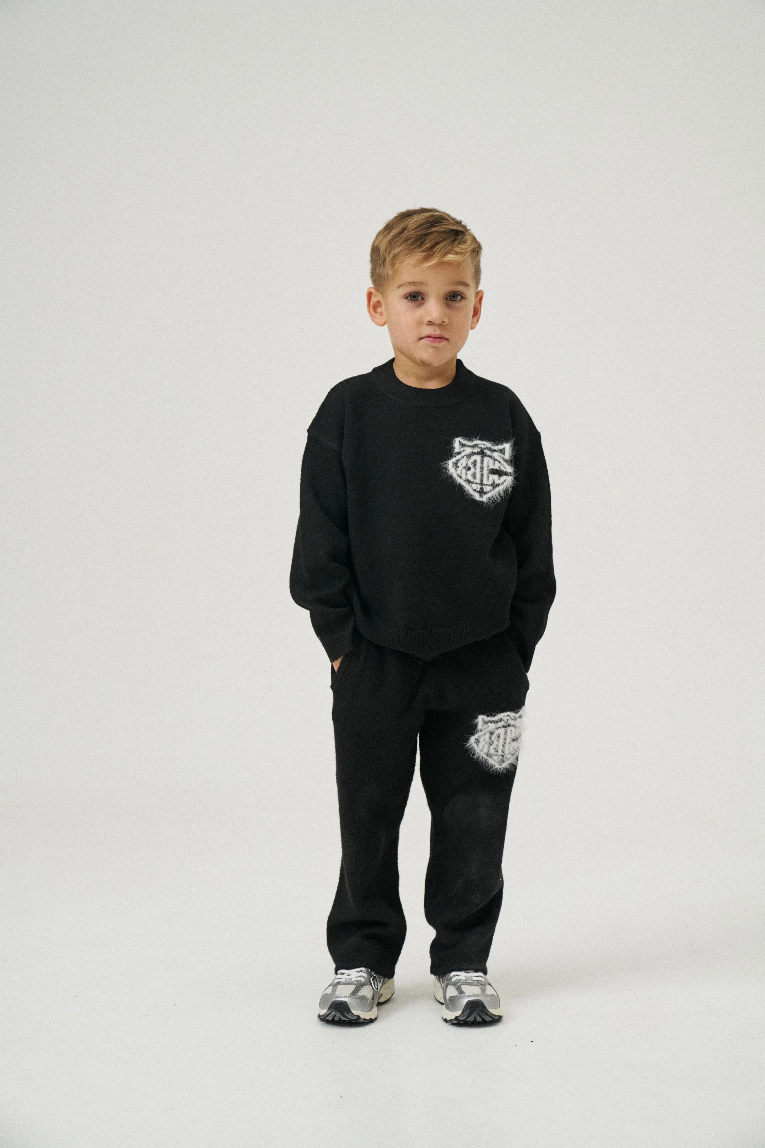 KIDS MONOGRAM EMBLEM FLUFFY KNIT JOGGERS - BLACK