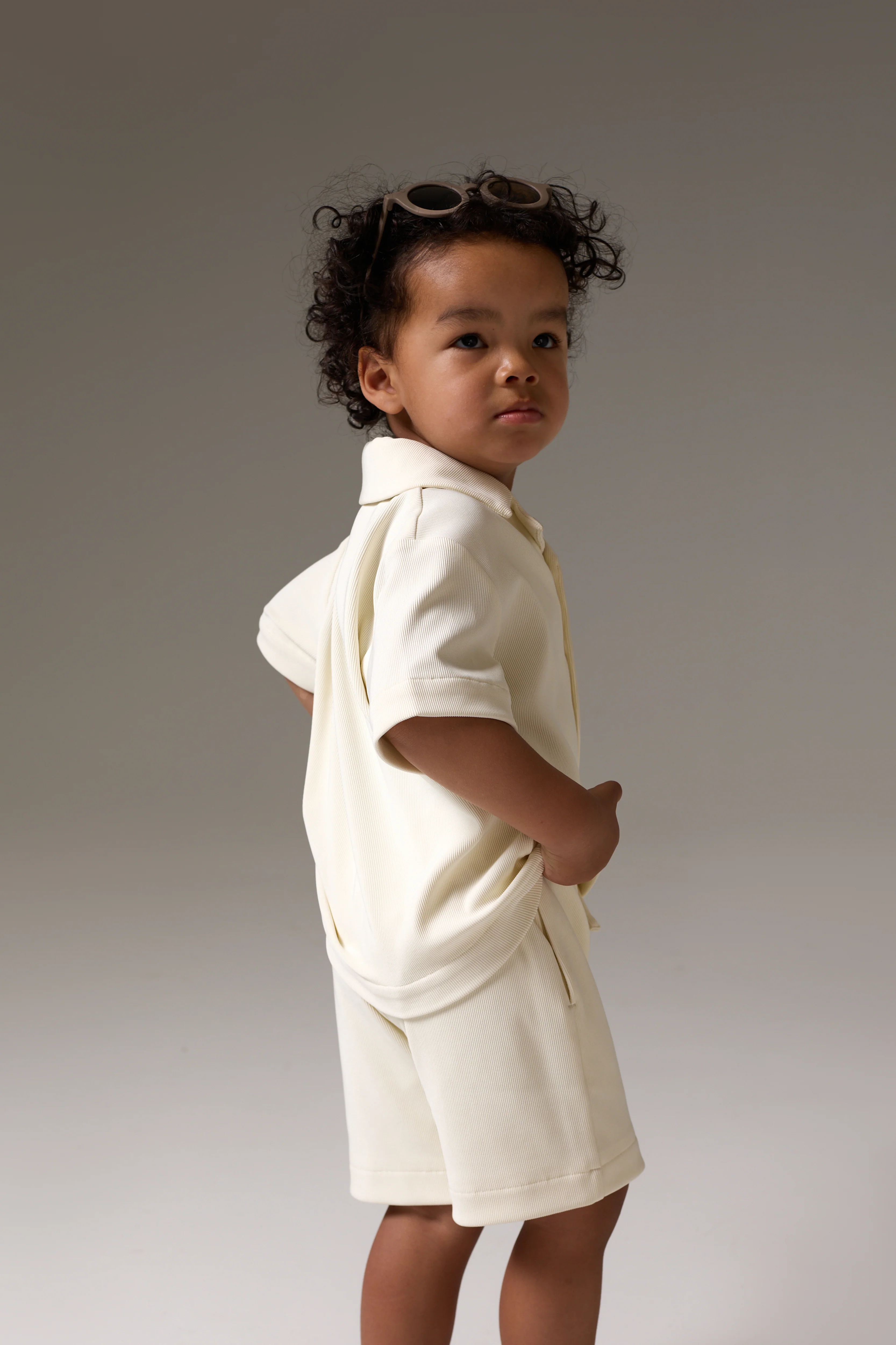 KIDS RIBBED SHORTS - STONE - Image 5