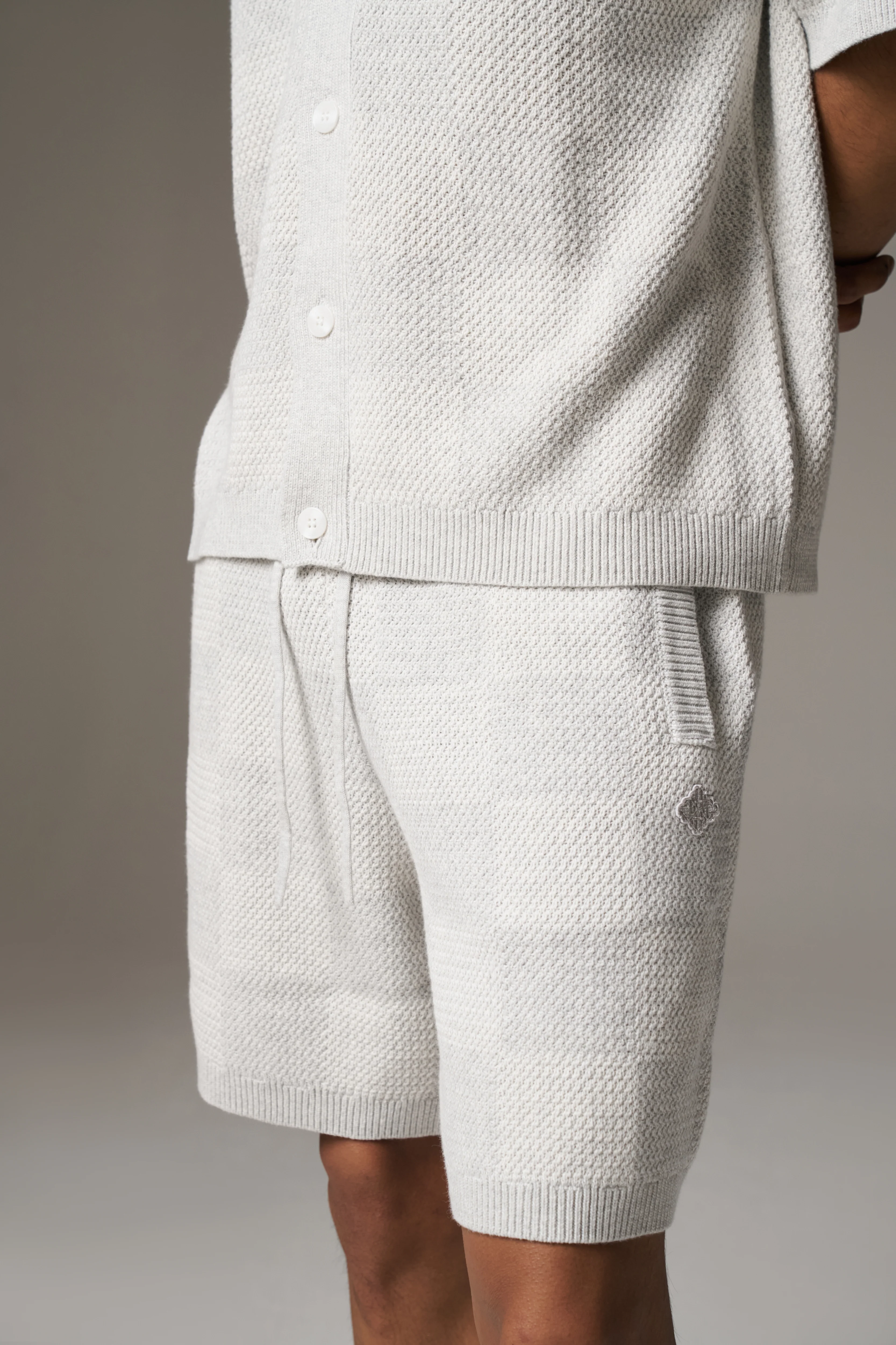 KNITTED CHECKERBOARD SHORTS - GREY - Image 4